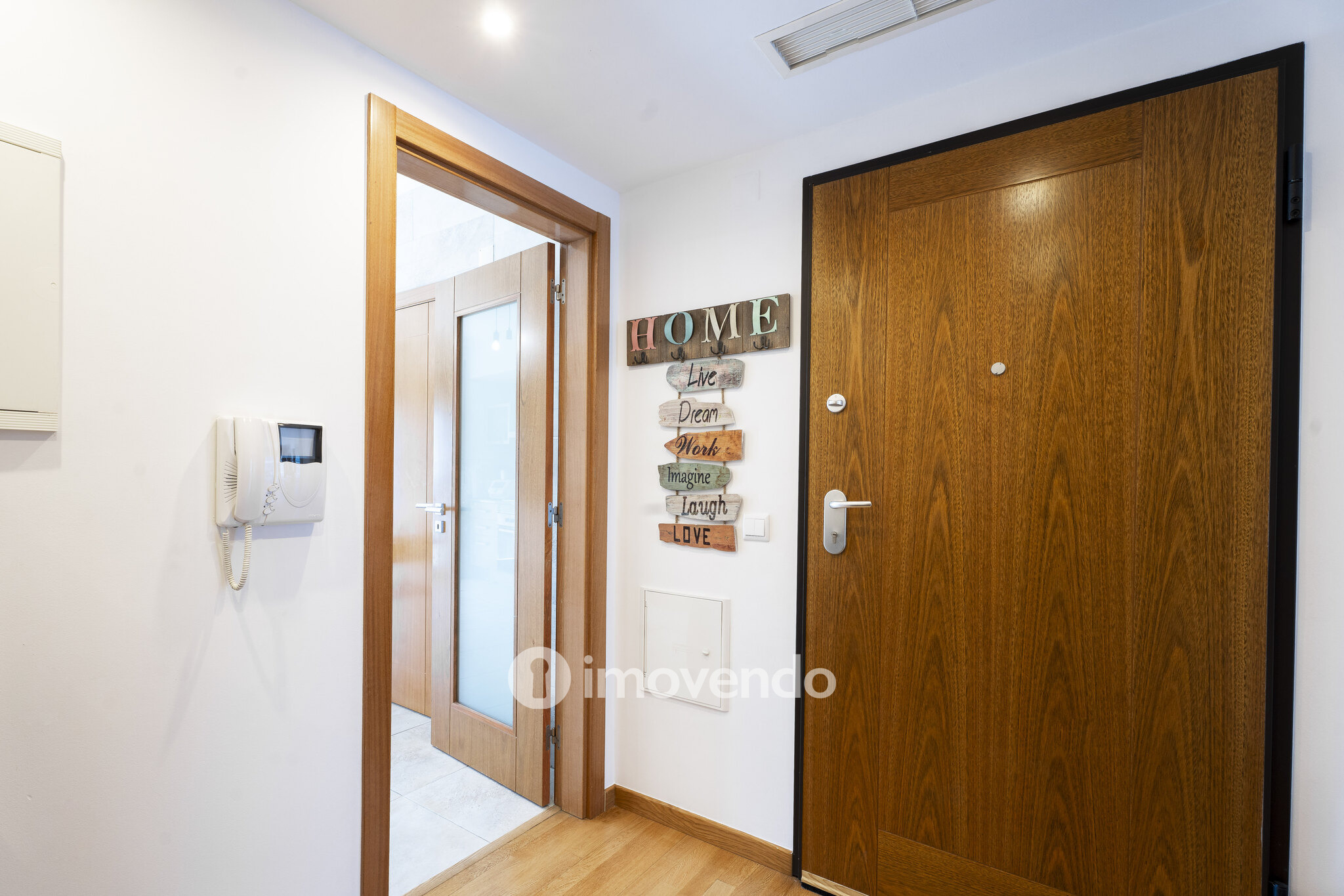 Apartamento T2 moderno, com estacionamento, na Curia, Anadia