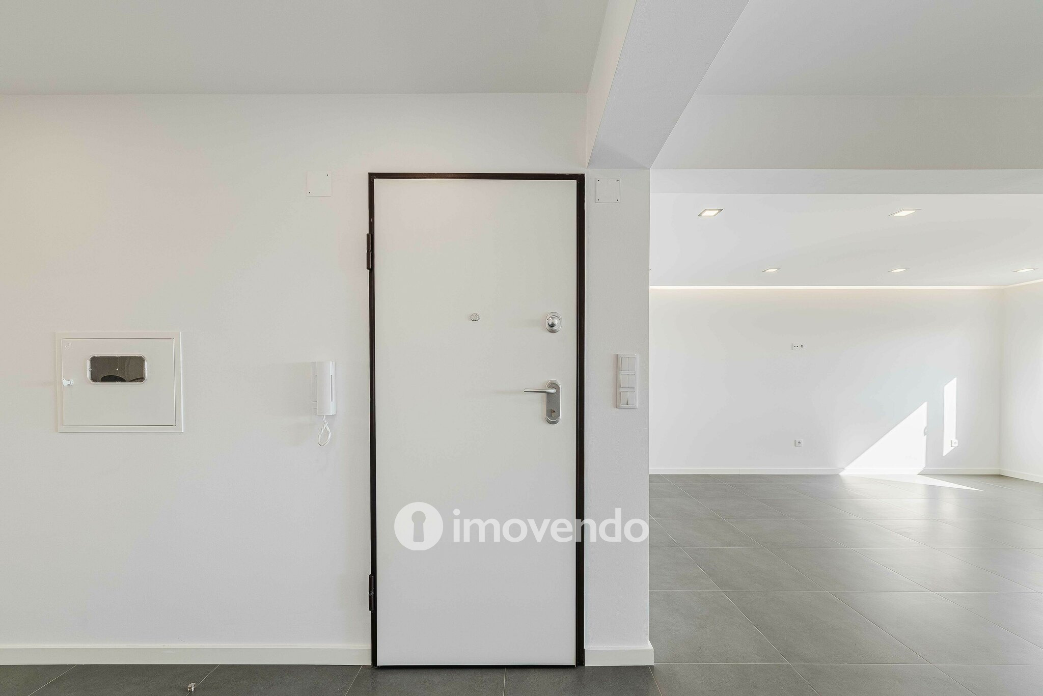 Apartamento T2, totalmente remodelado, em Queluz