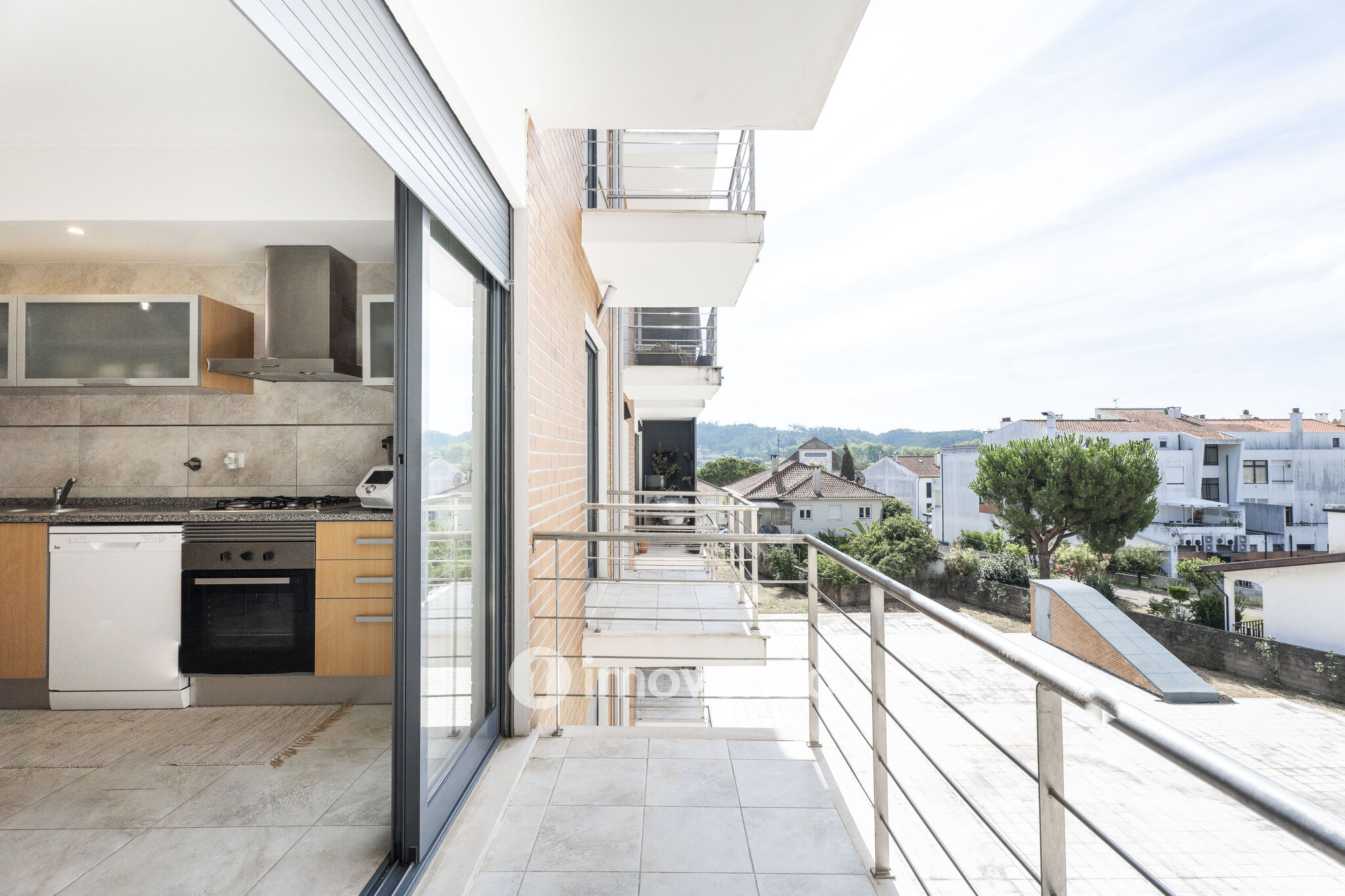 Apartamento T2 moderno, com estacionamento, na Curia, Anadia