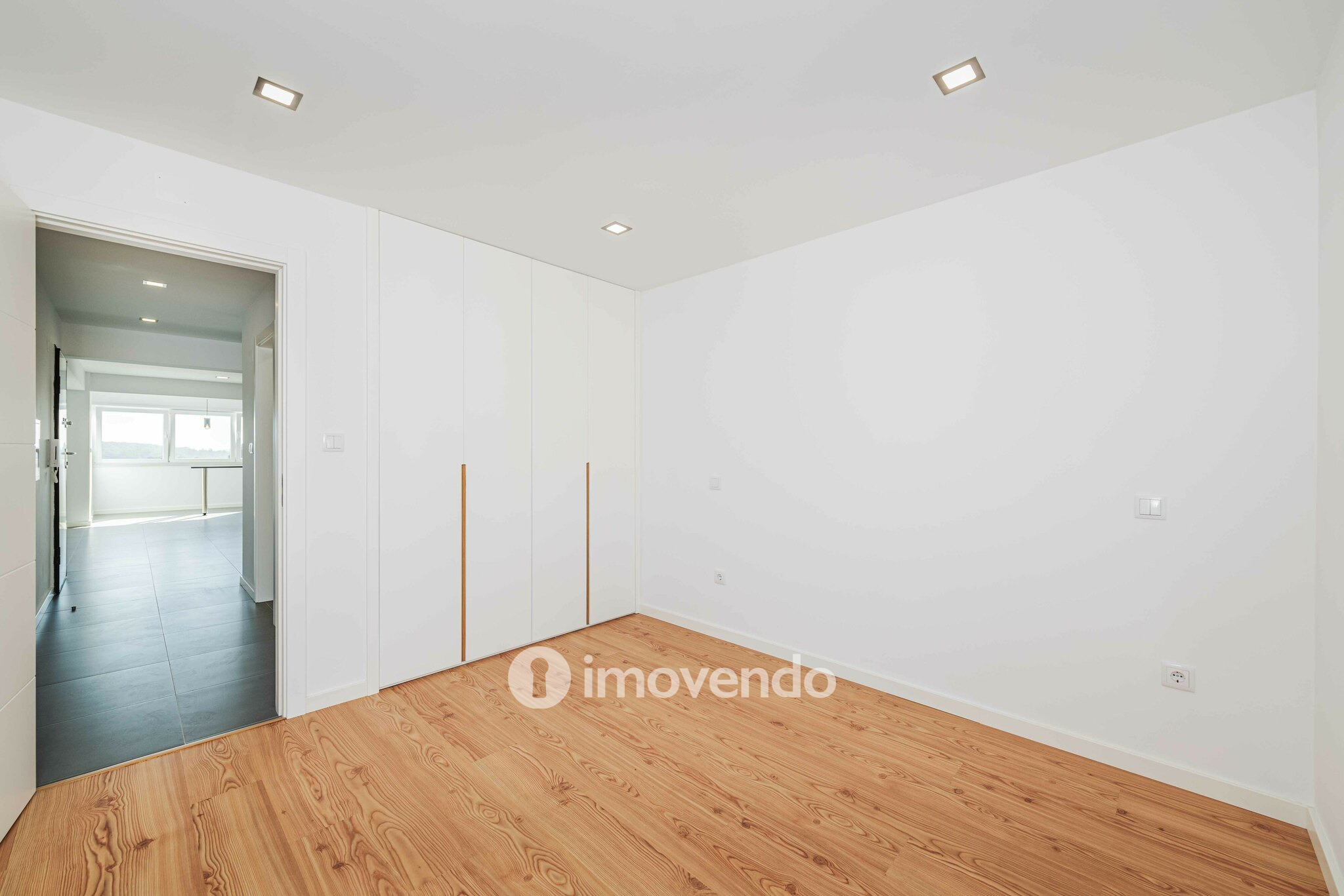 Apartamento T2, totalmente remodelado, em Queluz