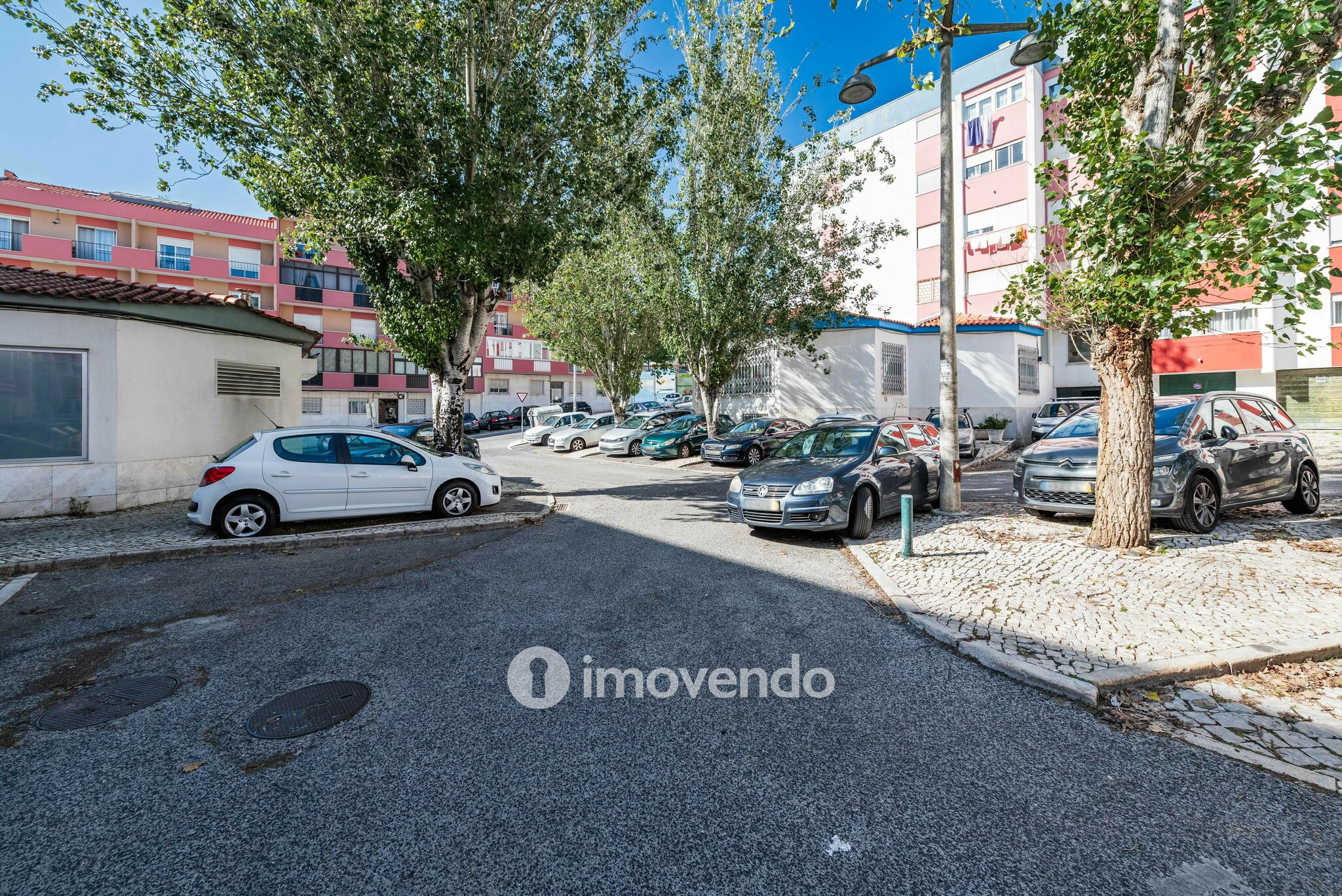 Apartamento T2, totalmente remodelado, em Queluz