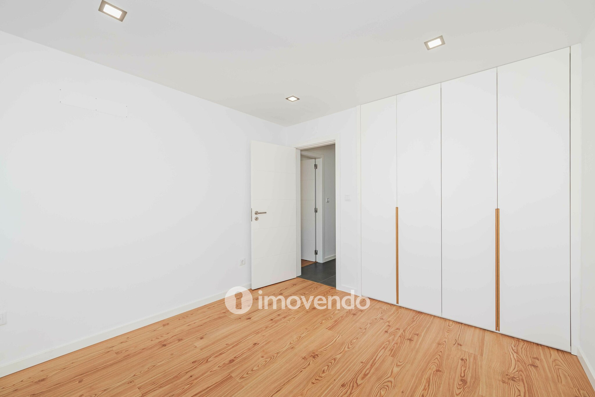 Apartamento T2, totalmente remodelado, em Queluz