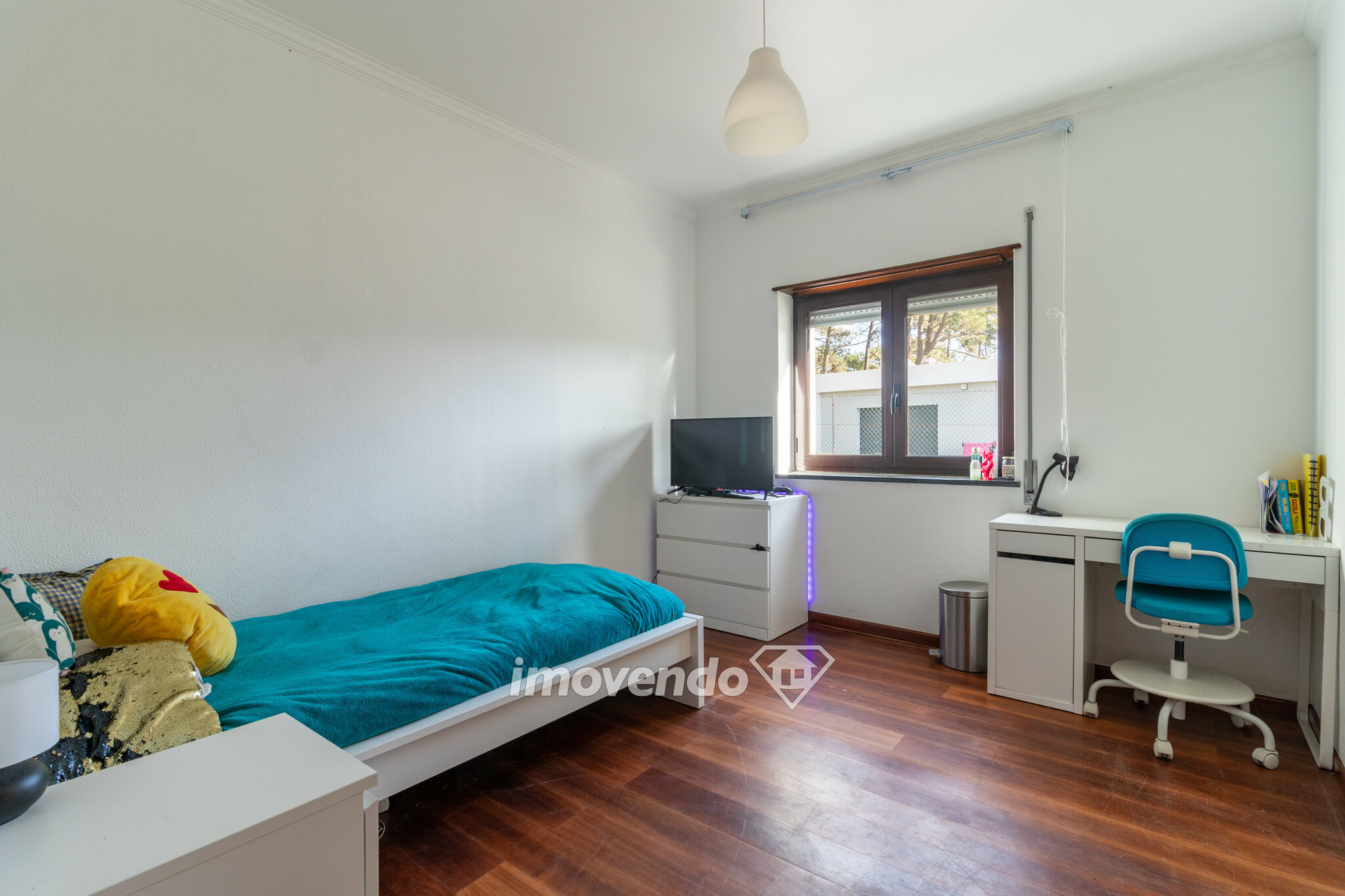 Moradia T4+1 com piscina e garagem, numa localização ímpar, em Colares