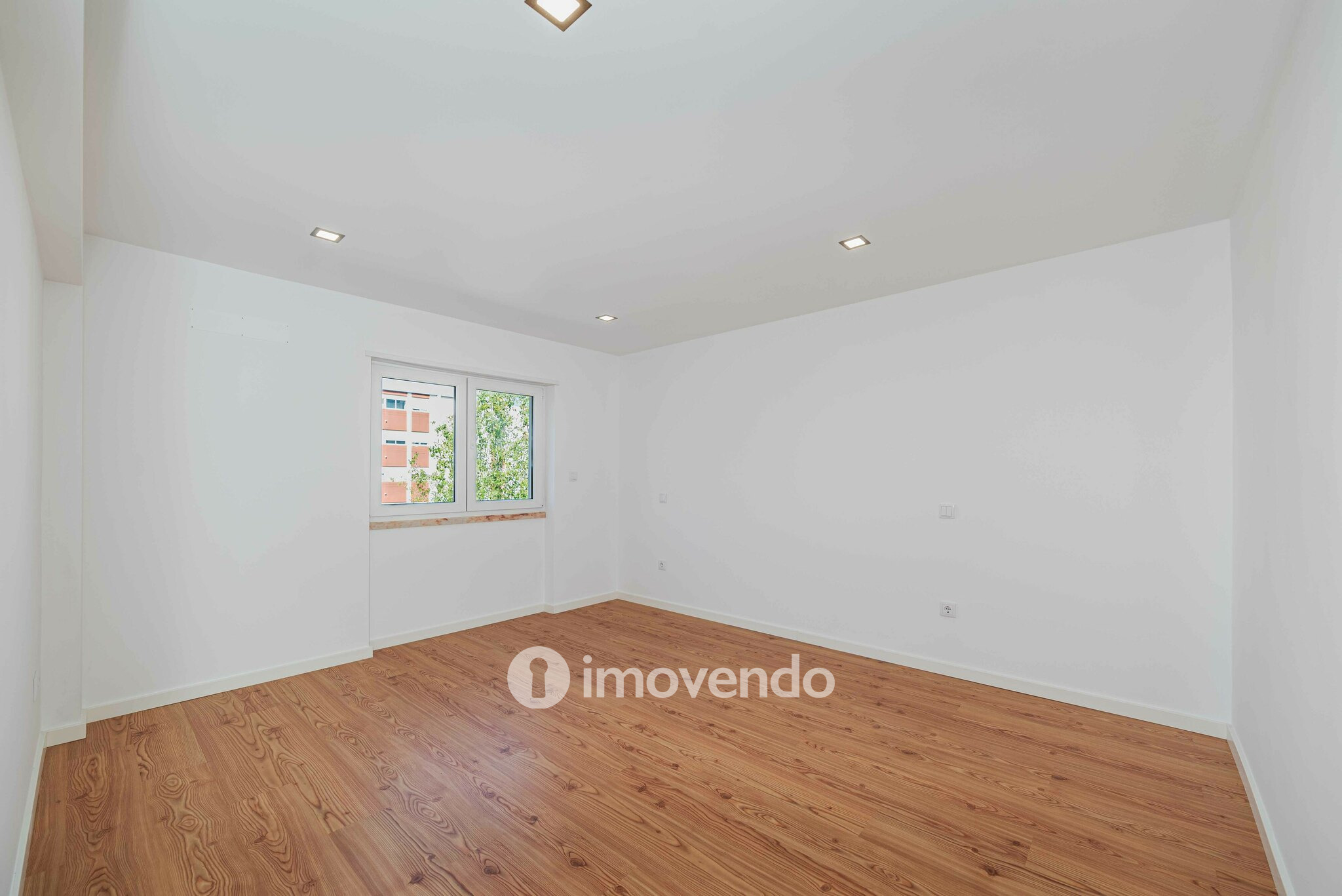 Apartamento T2, totalmente remodelado, em Queluz