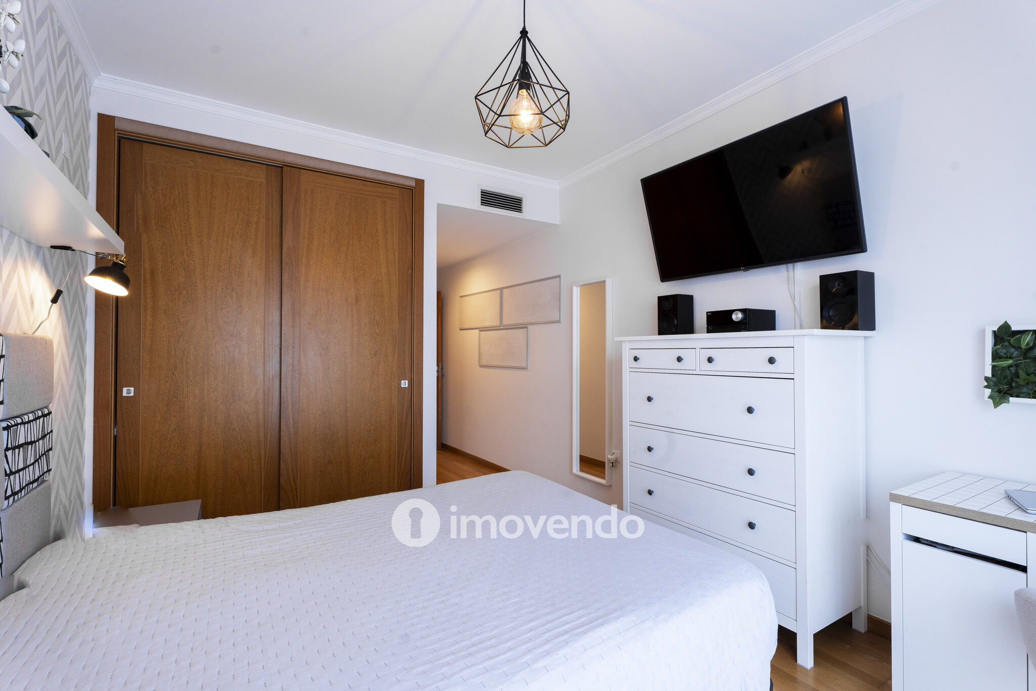 Apartamento T2 moderno, com estacionamento, na Curia, Anadia