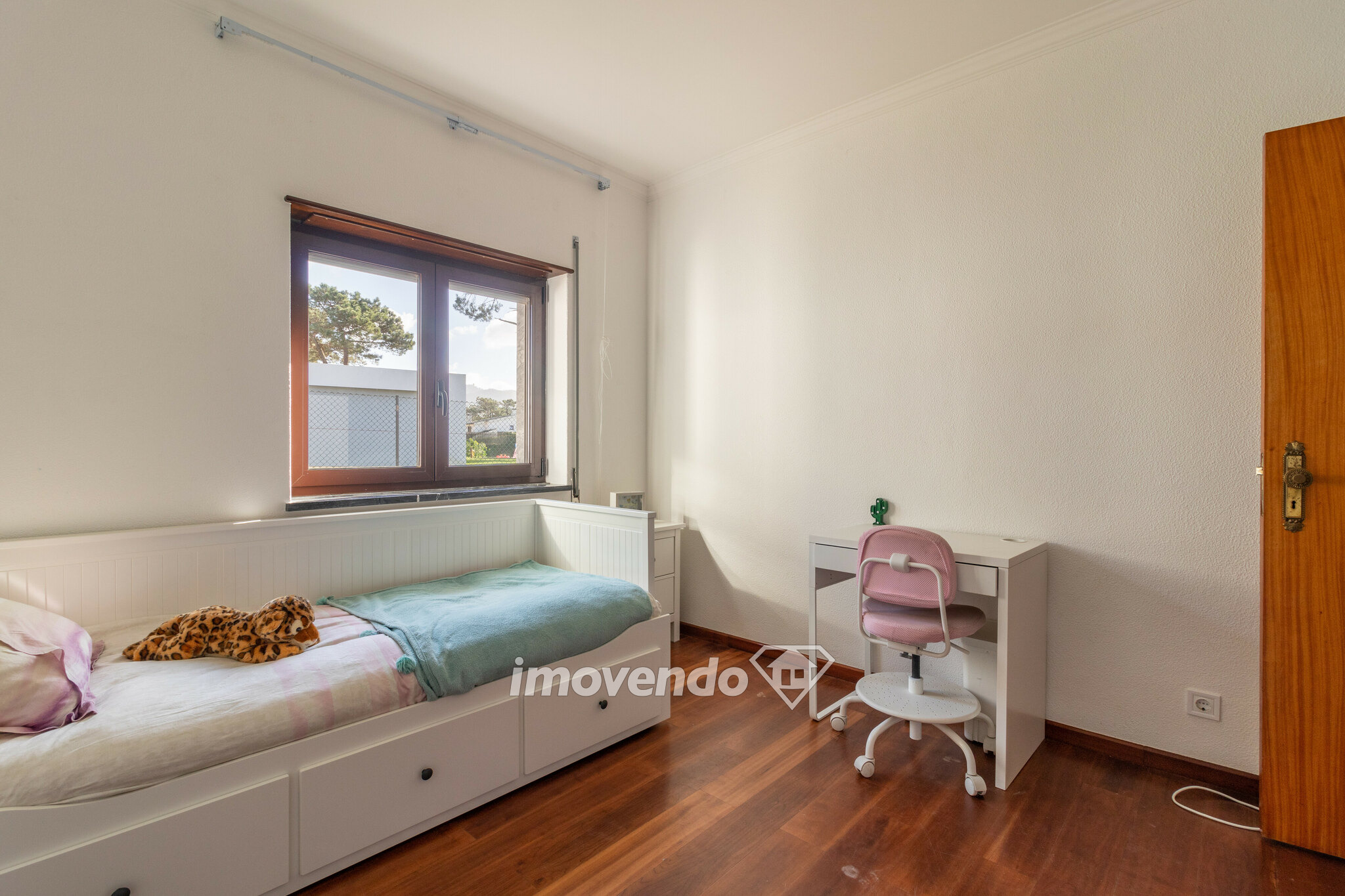 Moradia T4+1 com piscina e garagem, numa localização ímpar, em Colares