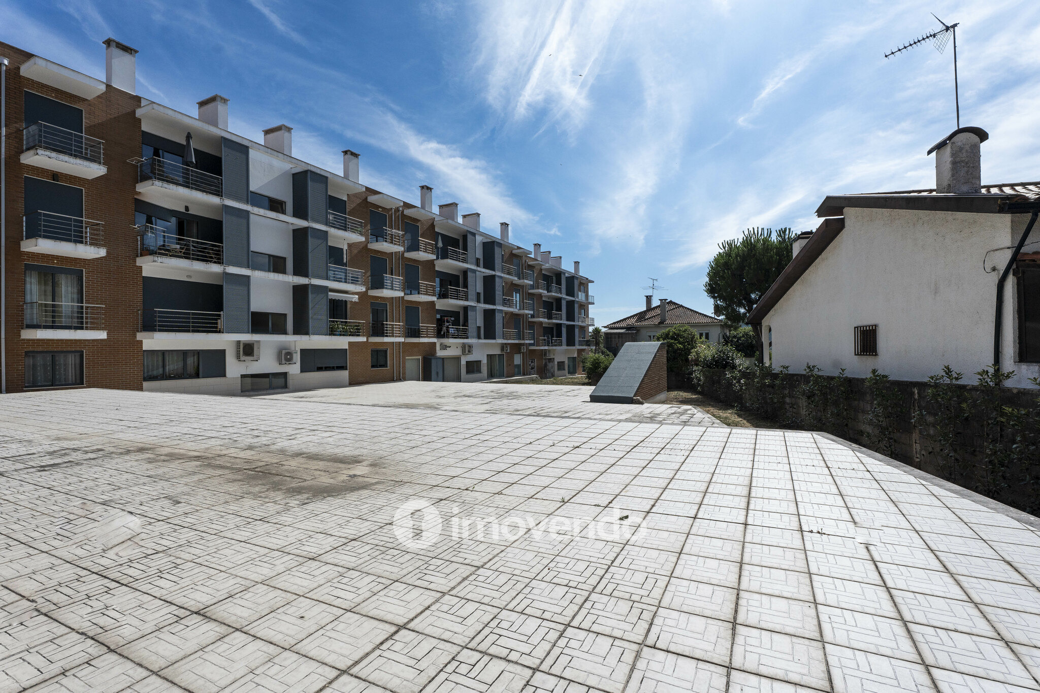 Apartamento T2 moderno, com estacionamento, na Curia, Anadia