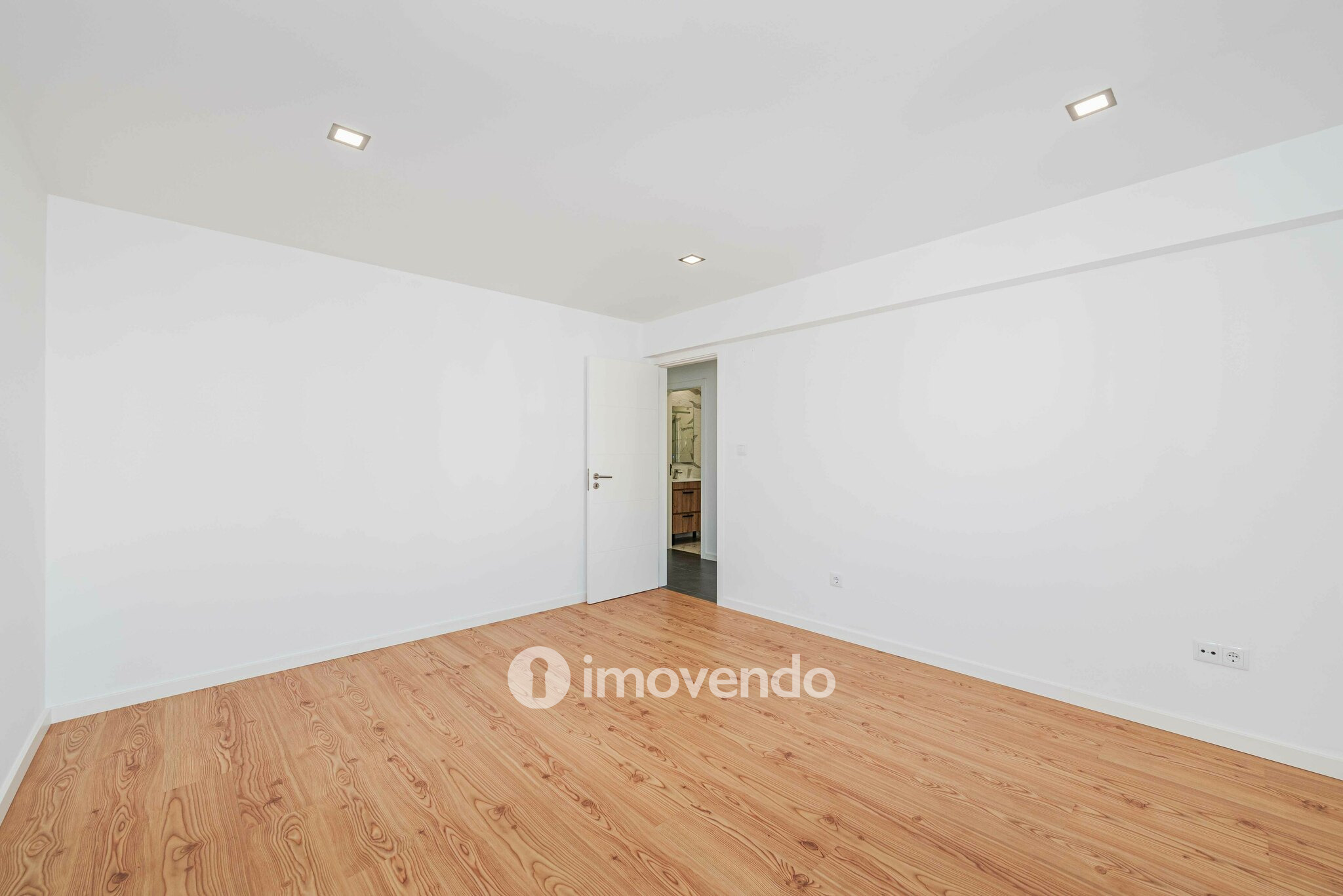 Apartamento T2, totalmente remodelado, em Queluz