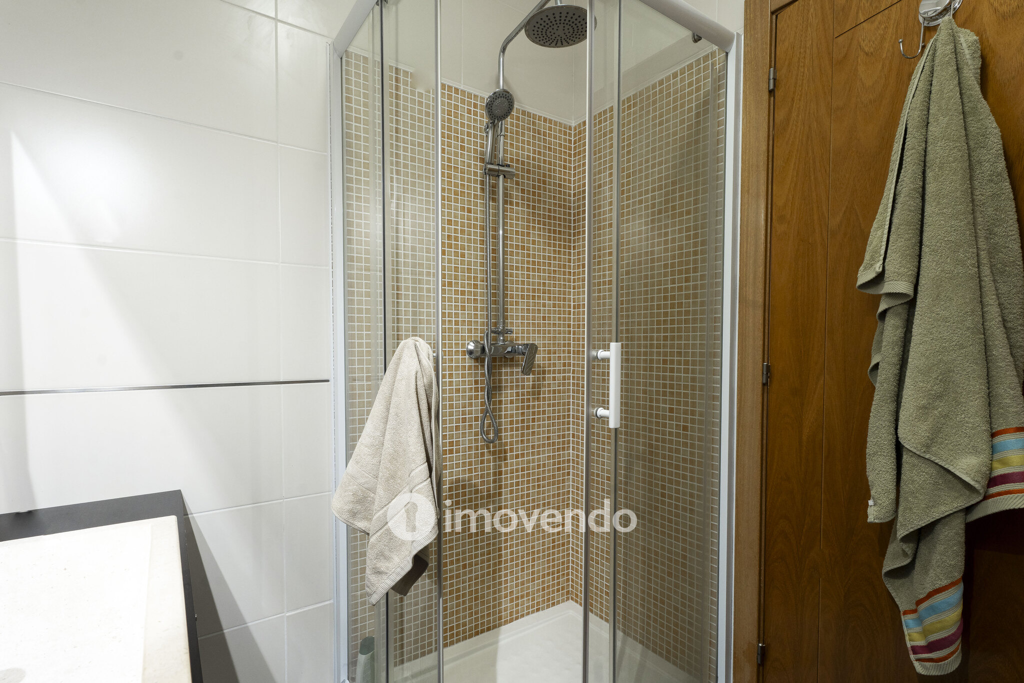 Apartamento T2 moderno, com estacionamento, na Curia, Anadia