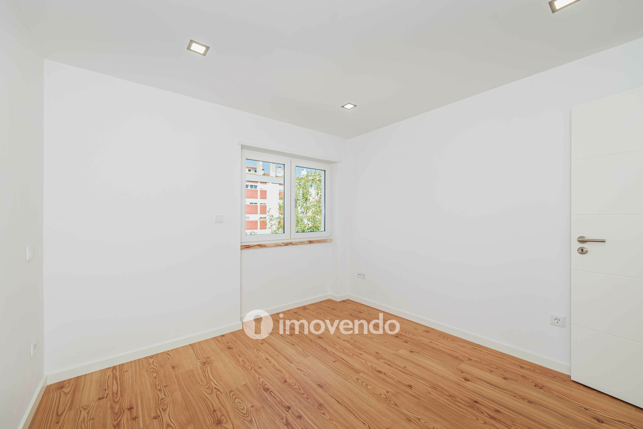 Apartamento T2, totalmente remodelado, em Queluz