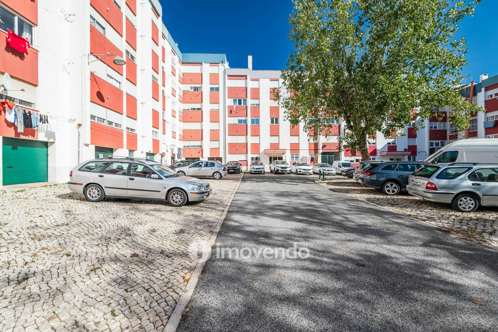 Apartamento T2, totalmente remodelado, em Queluz