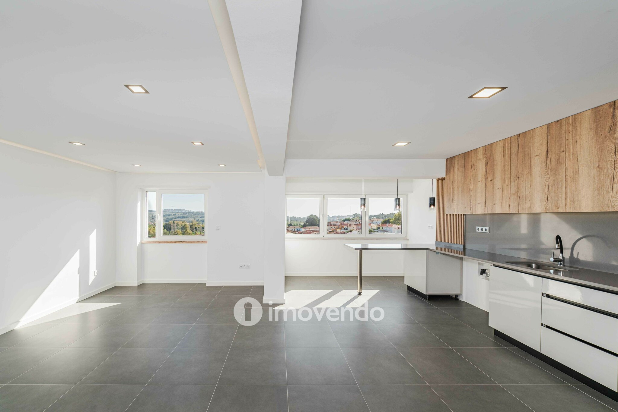 Apartamento T2, totalmente remodelado, em Queluz