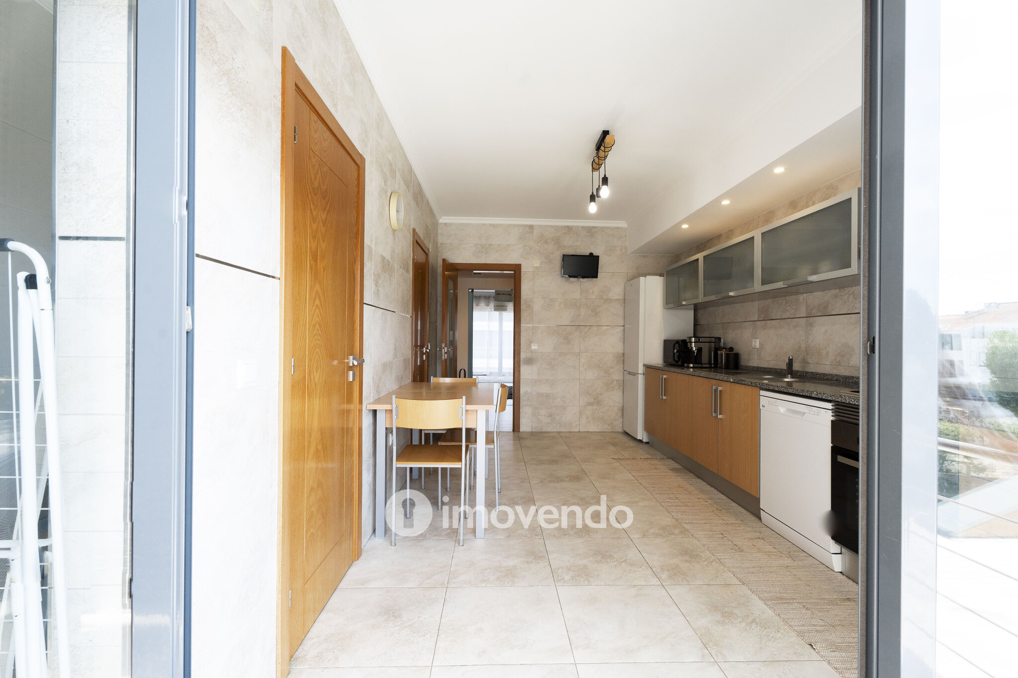 Apartamento T2 moderno, com estacionamento, na Curia, Anadia