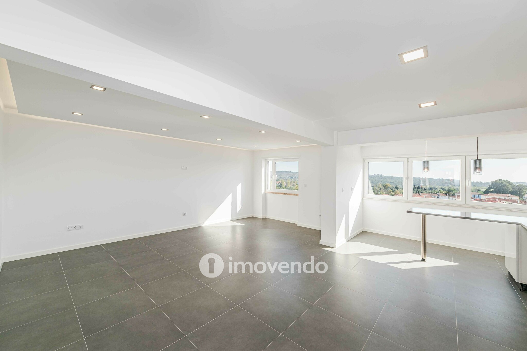 Apartamento T2, totalmente remodelado, em Queluz