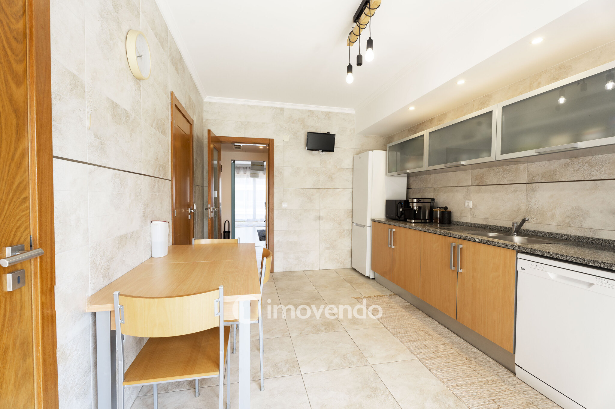 Apartamento T2 moderno, com estacionamento, na Curia, Anadia