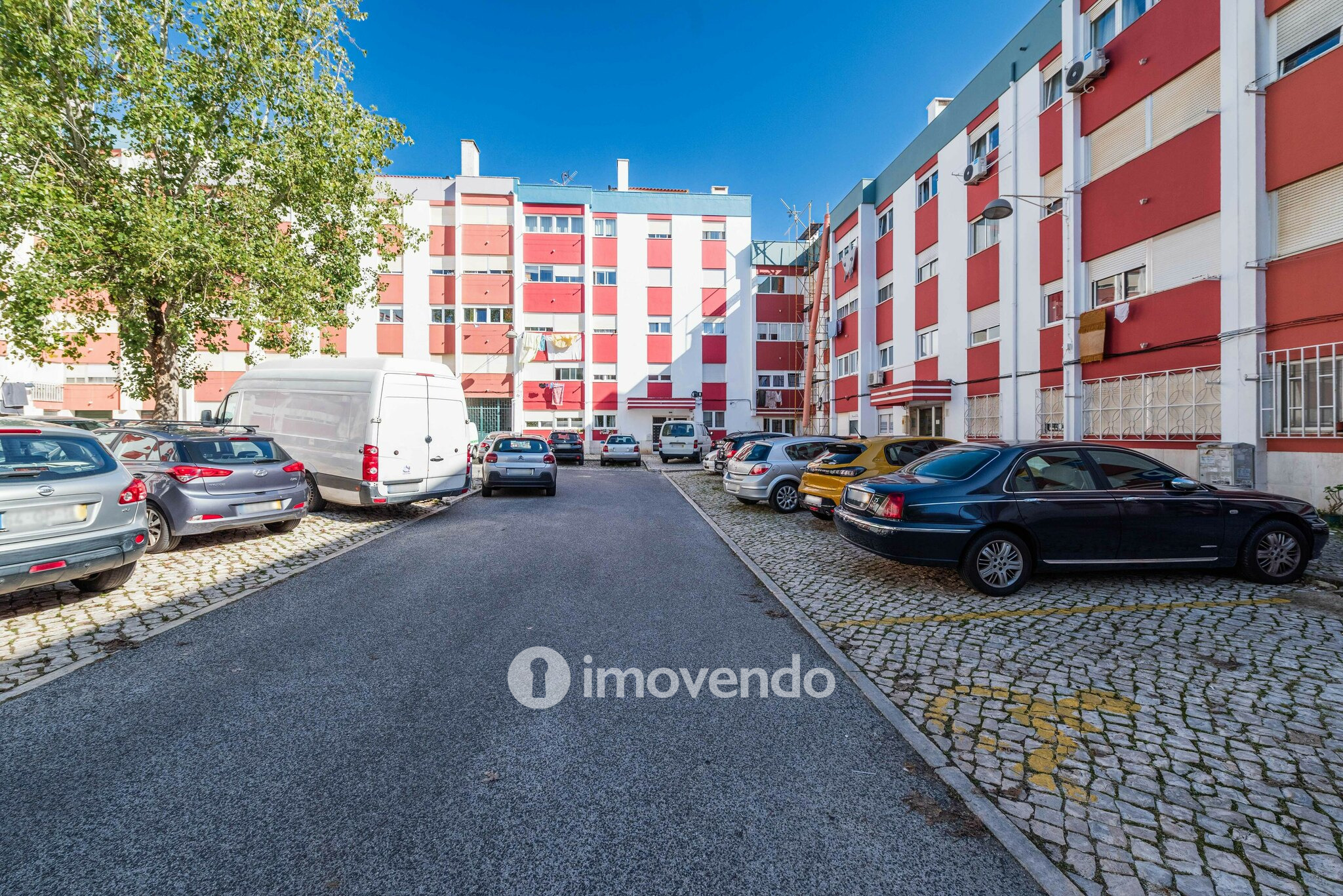 Apartamento T2, totalmente remodelado, em Queluz