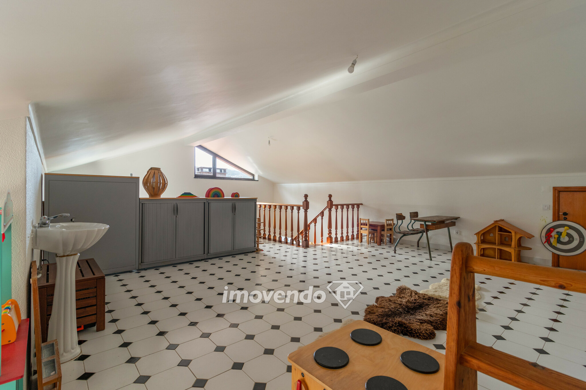 Moradia T4+1 com piscina e garagem, numa localização ímpar, em Colares