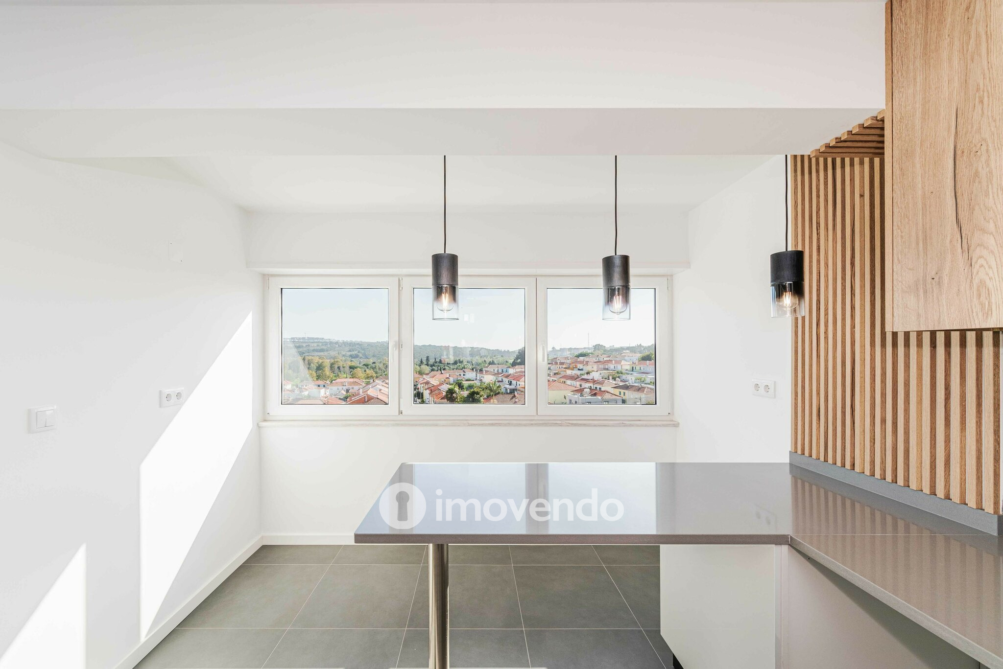 Apartamento T2, totalmente remodelado, em Queluz