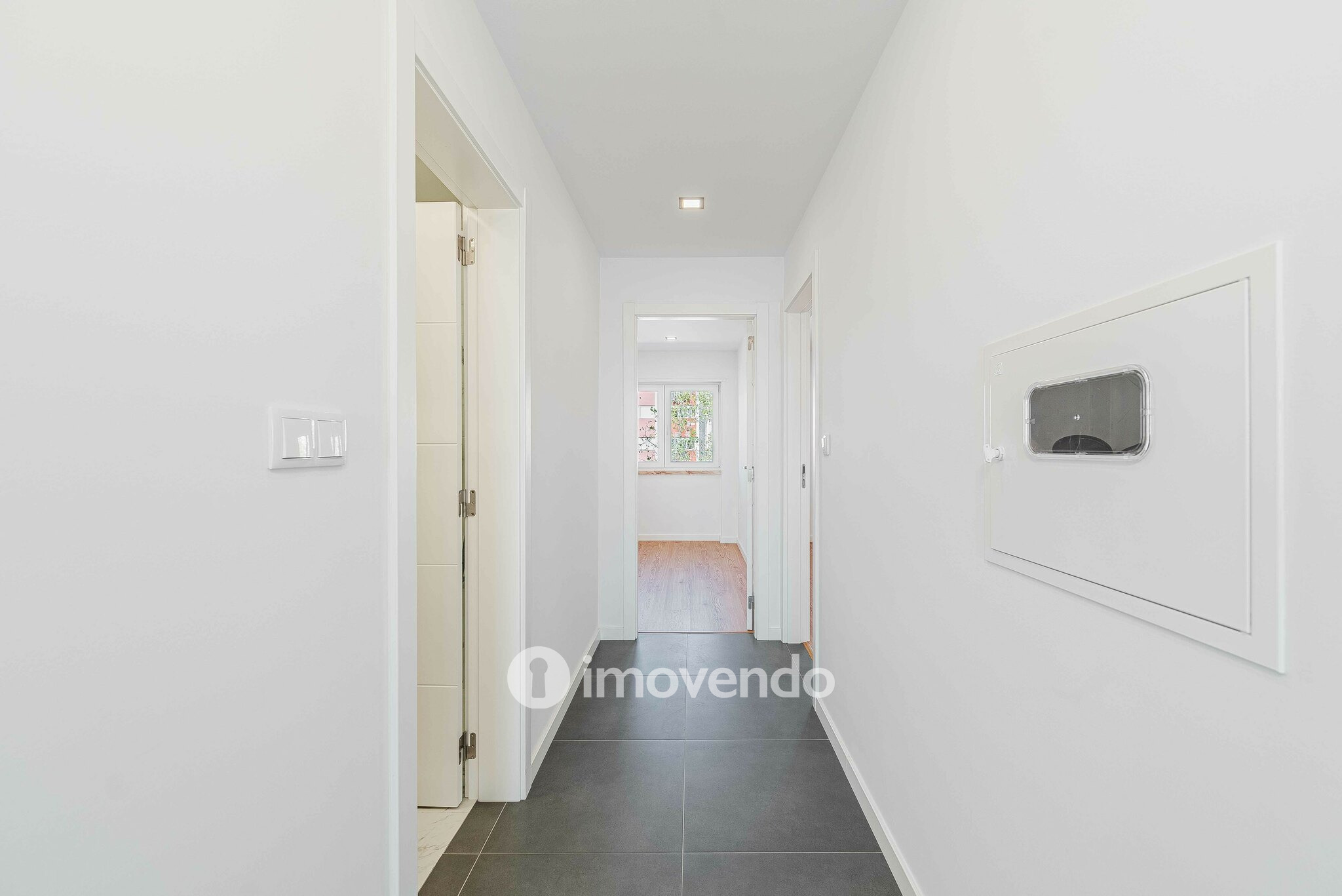 Apartamento T2, totalmente remodelado, em Queluz