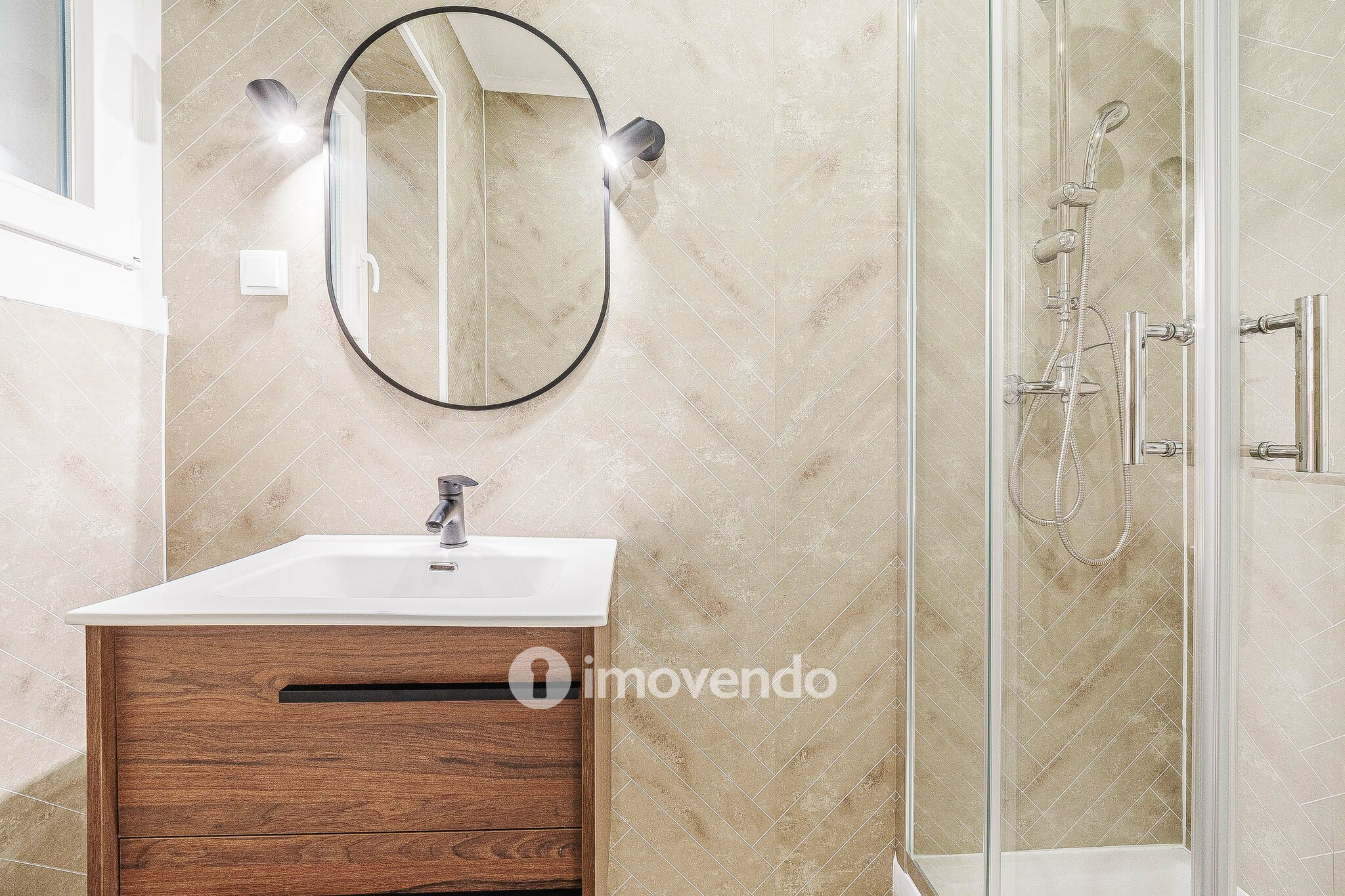 Apartamento T1 remodelado e com cozinha equipada, em Entrecampos