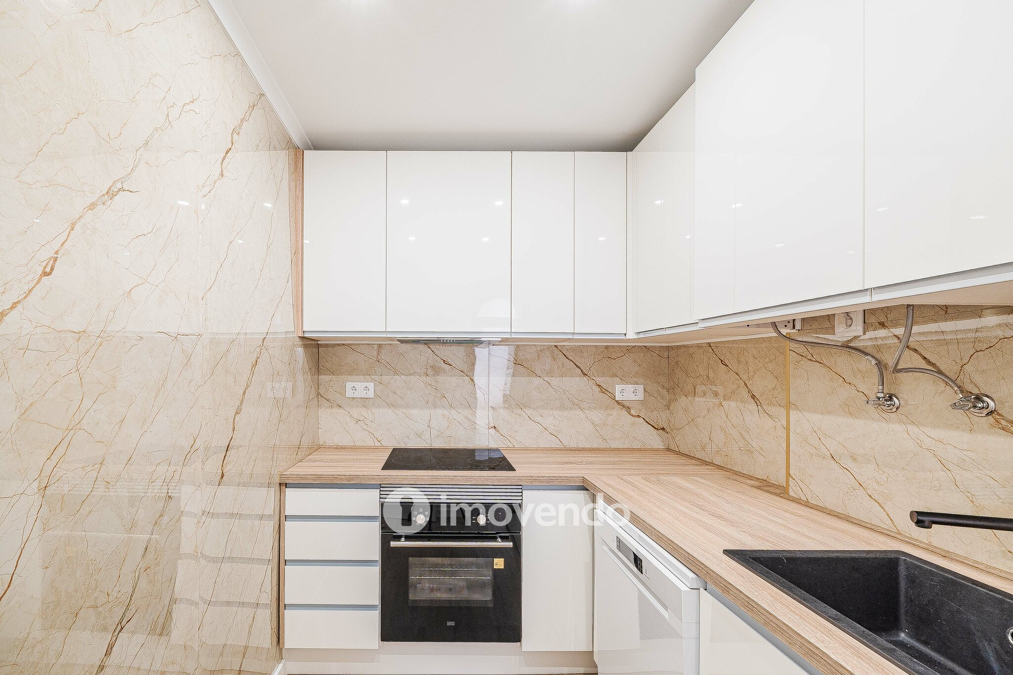 Apartamento T1 remodelado e com cozinha equipada, em Entrecampos