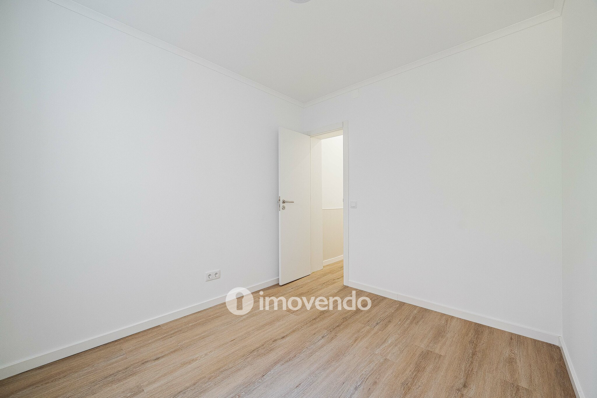 Apartamento T1 remodelado e com cozinha equipada, em Entrecampos