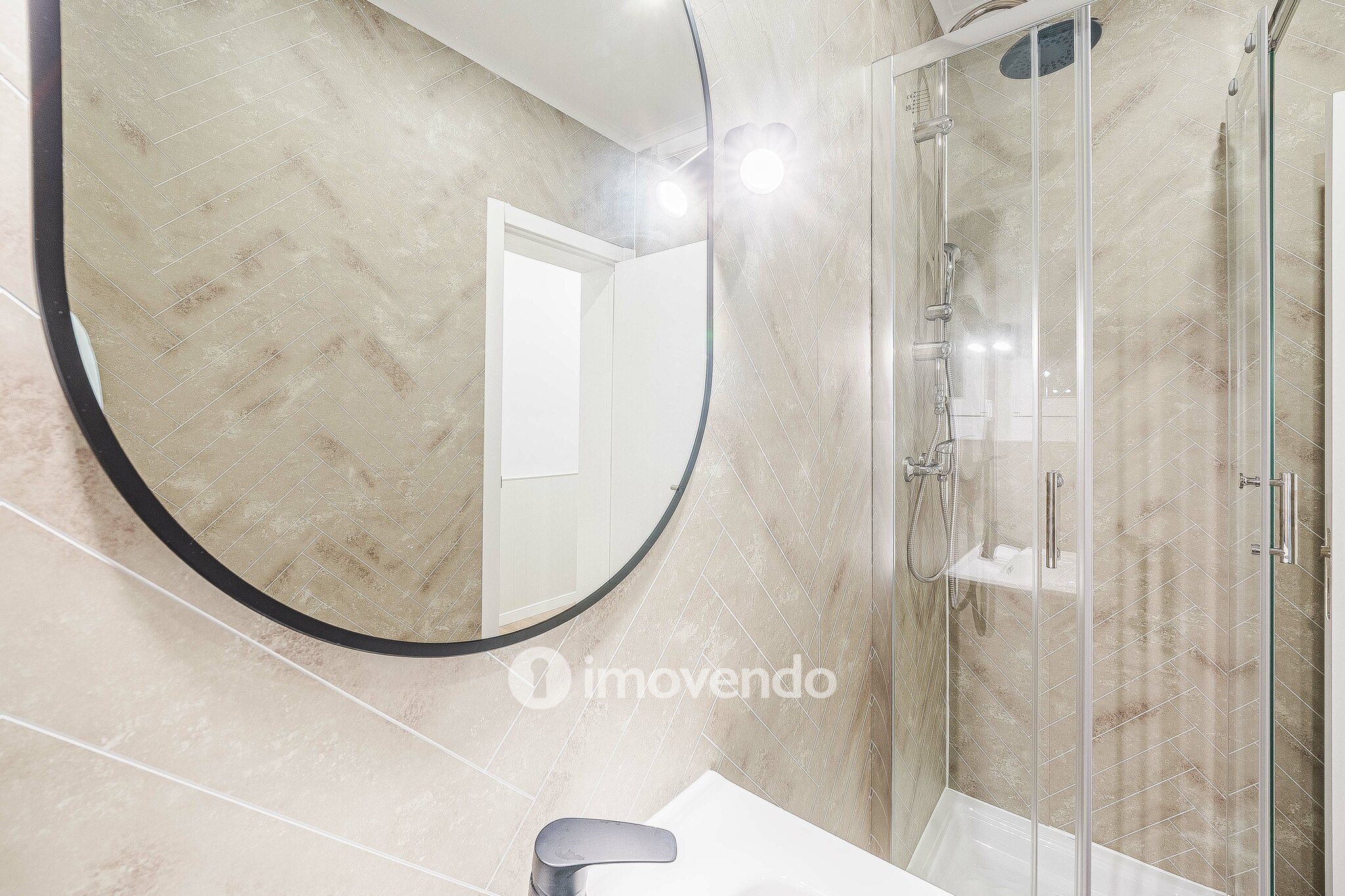 Apartamento T1 remodelado e com cozinha equipada, em Entrecampos