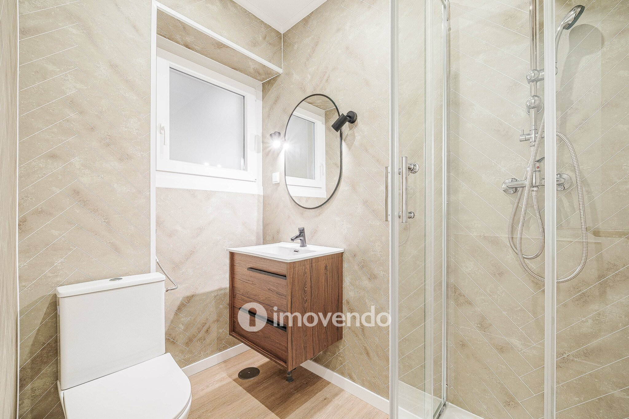 Apartamento T1 remodelado e com cozinha equipada, em Entrecampos