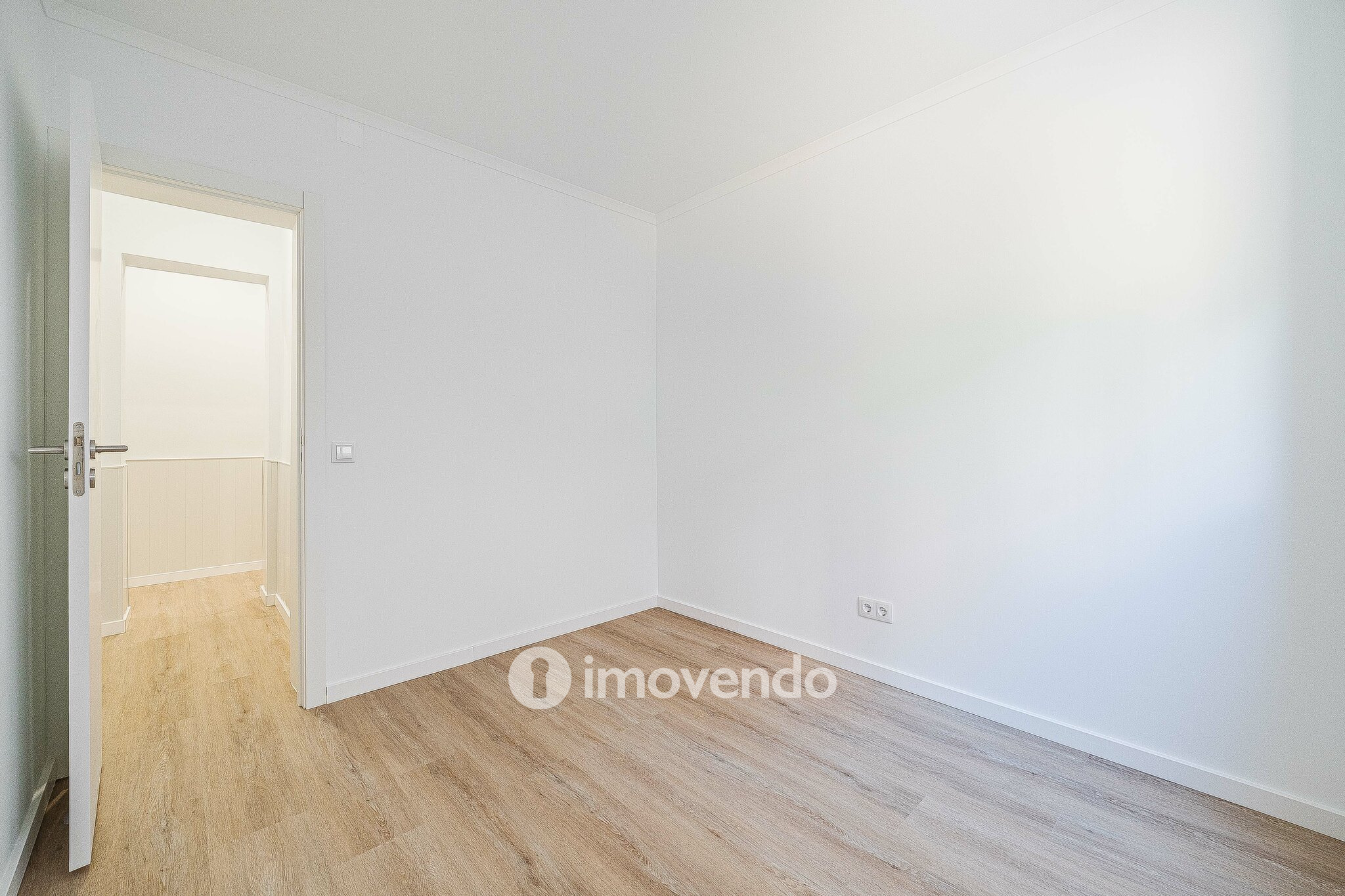 Apartamento T1 remodelado e com cozinha equipada, em Entrecampos