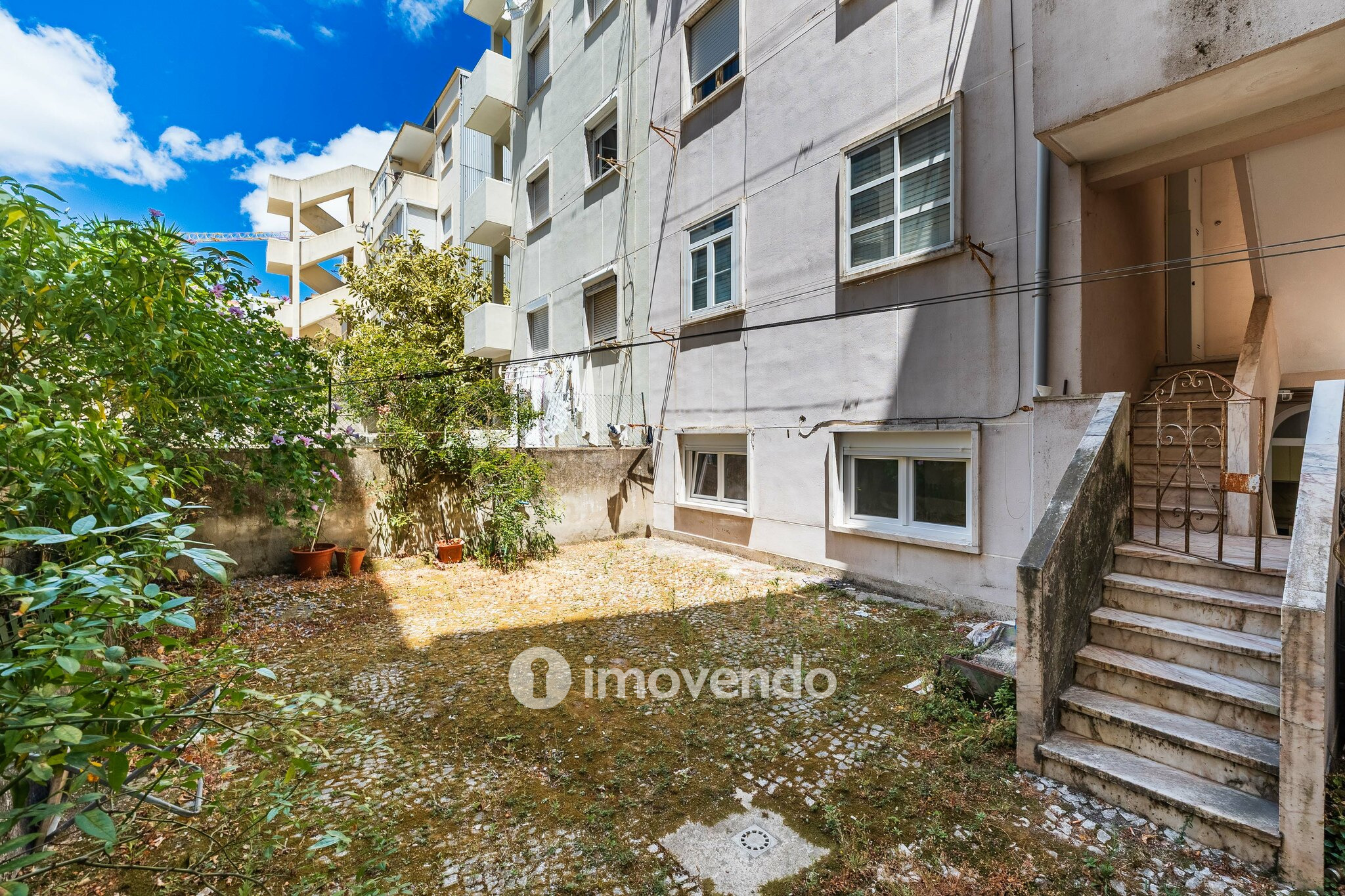 Apartamento T1 remodelado e com cozinha equipada, em Entrecampos