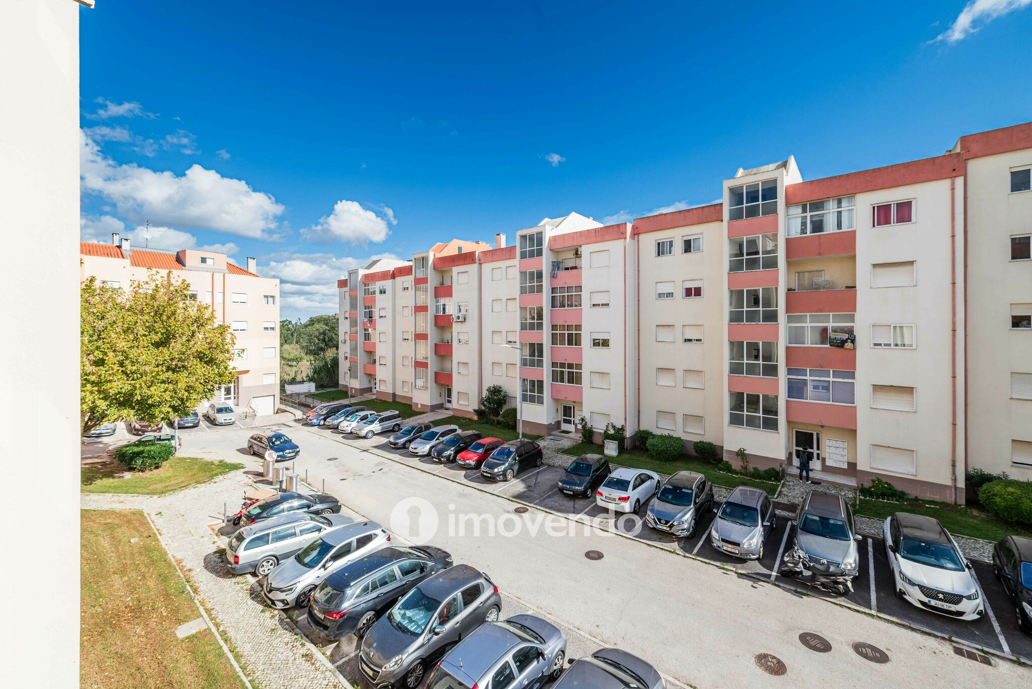 Apartamento T2 pronto a ocupar, com varanda, em Alverca