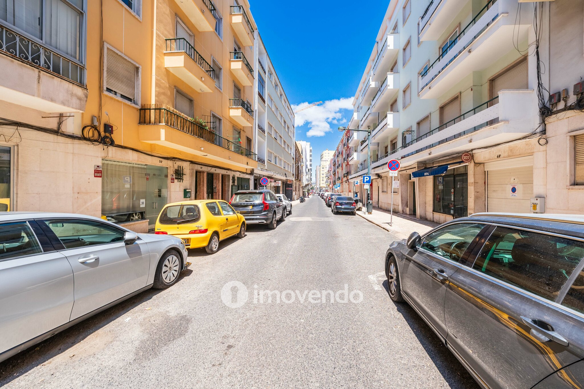 Apartamento T1 remodelado e com cozinha equipada, em Entrecampos