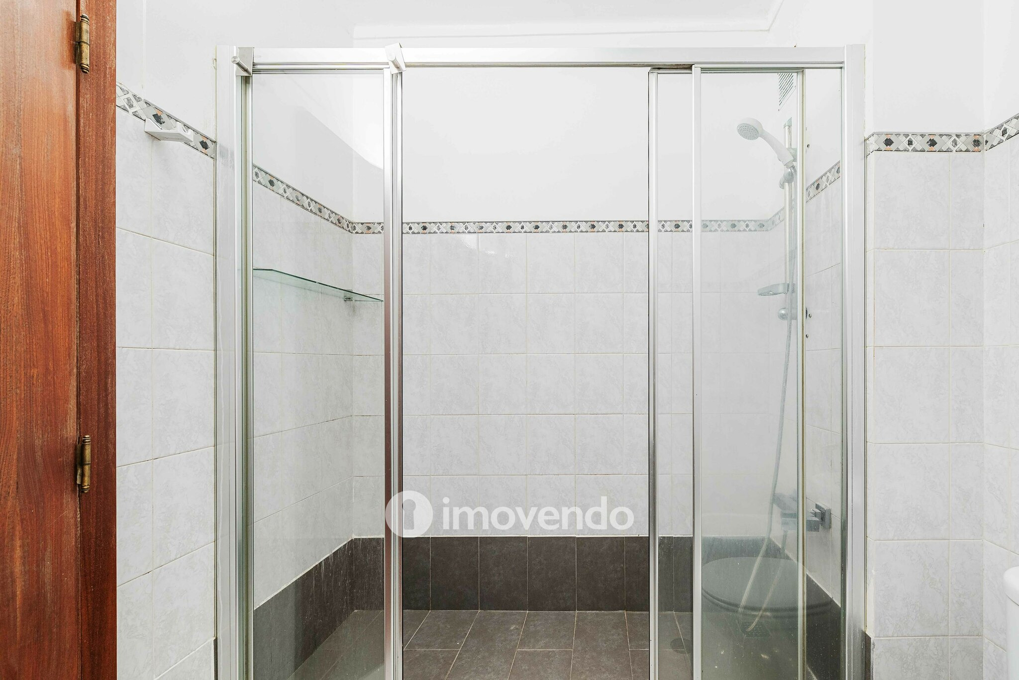 Apartamento T2 pronto a ocupar, com varanda, em Alverca