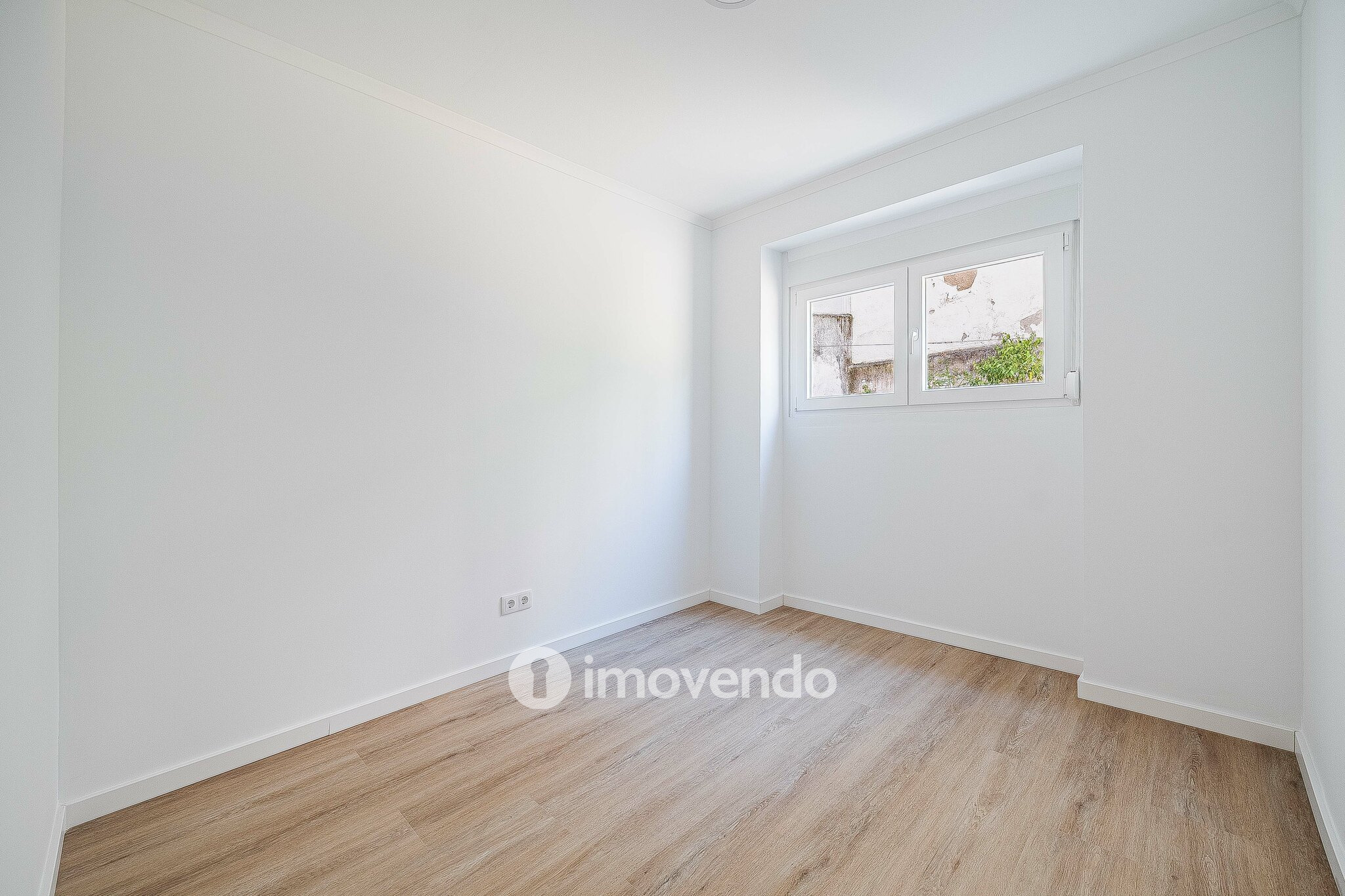 Apartamento T1 remodelado e com cozinha equipada, em Entrecampos