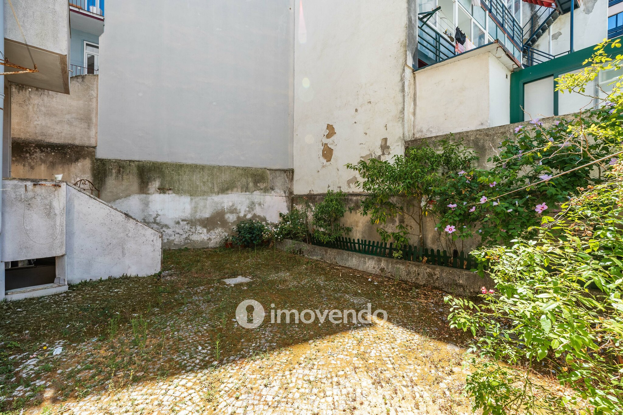 Apartamento T1 remodelado e com cozinha equipada, em Entrecampos