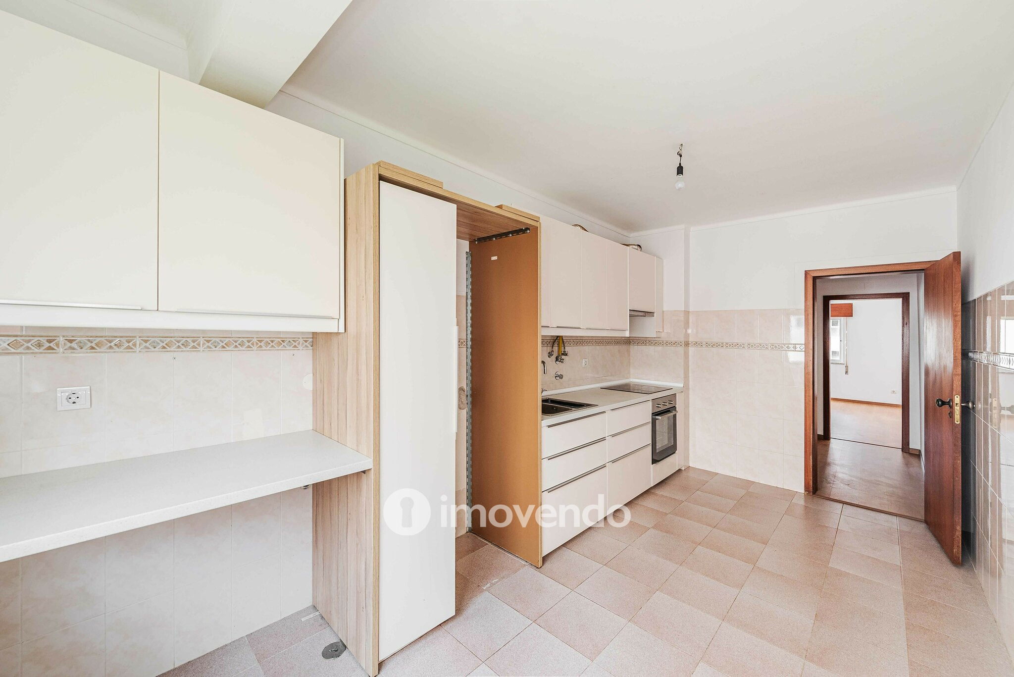 Apartamento T2 pronto a ocupar, com varanda, em Alverca