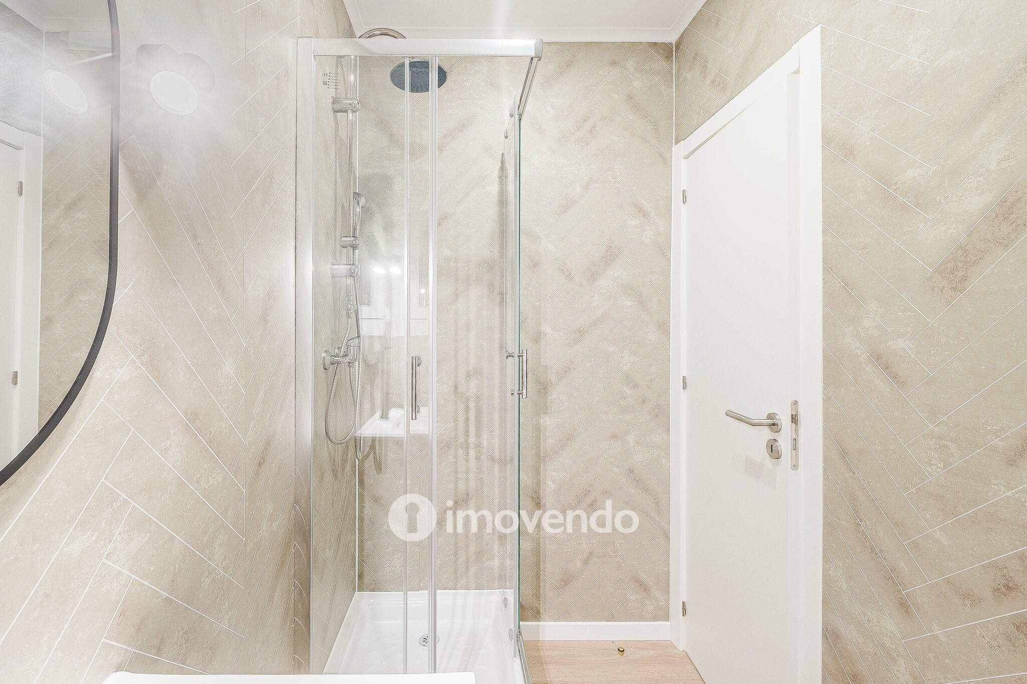 Apartamento T1 remodelado e com cozinha equipada, em Entrecampos