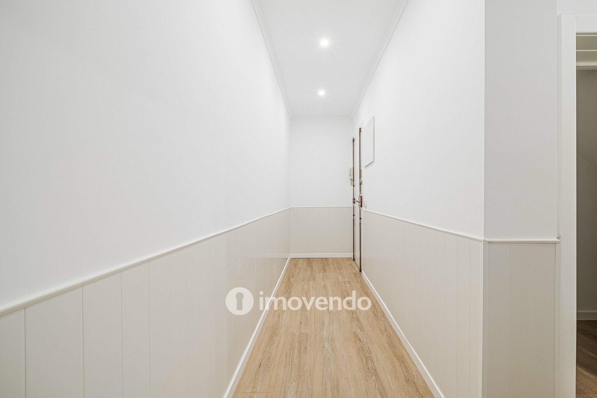 Apartamento T1 remodelado e com cozinha equipada, em Entrecampos