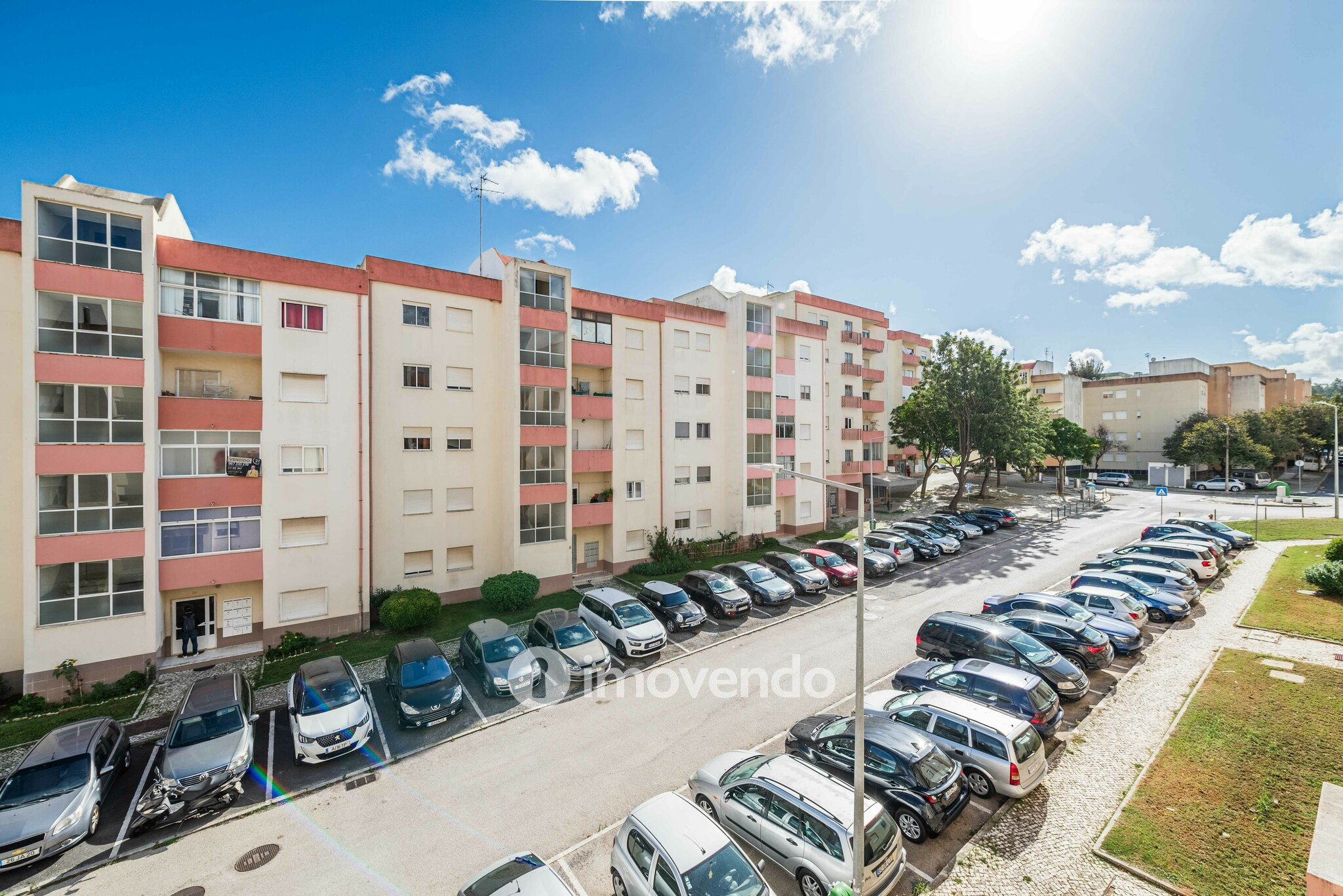 Apartamento T2 pronto a ocupar, com varanda, em Alverca