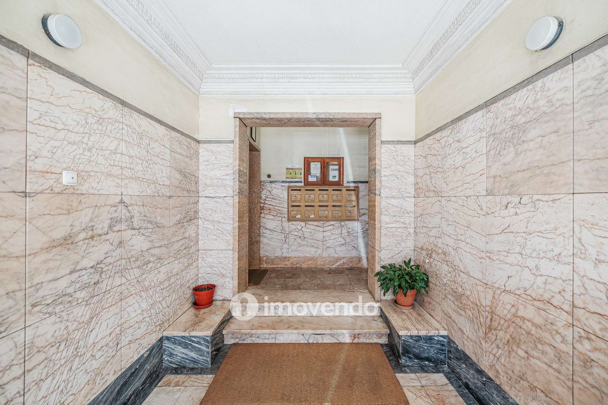 Apartamento T1 remodelado e com cozinha equipada, em Entrecampos