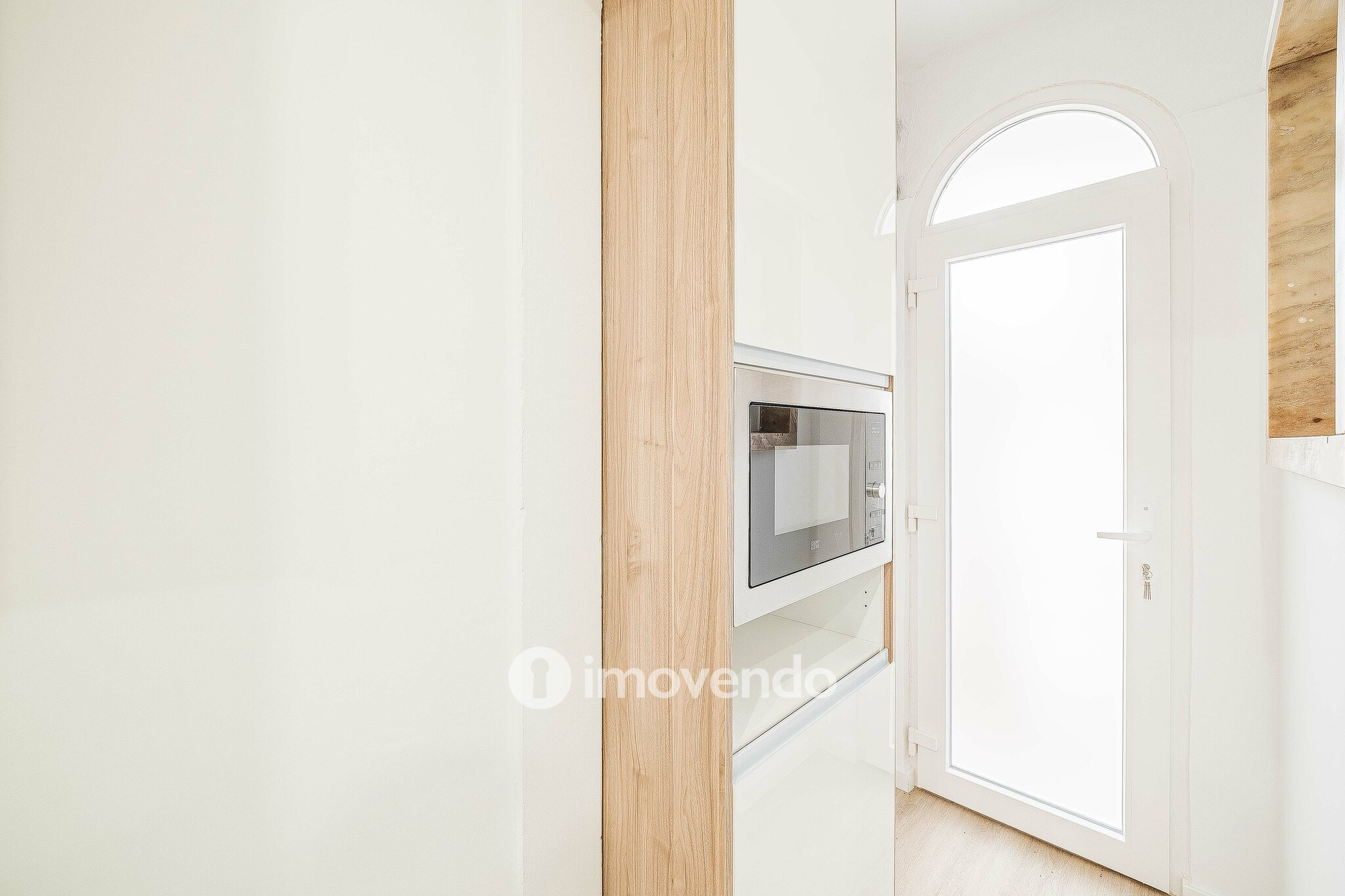 Apartamento T1 remodelado e com cozinha equipada, em Entrecampos