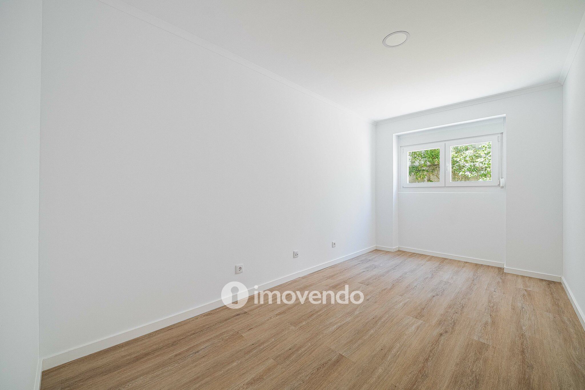 Apartamento T1 remodelado e com cozinha equipada, em Entrecampos