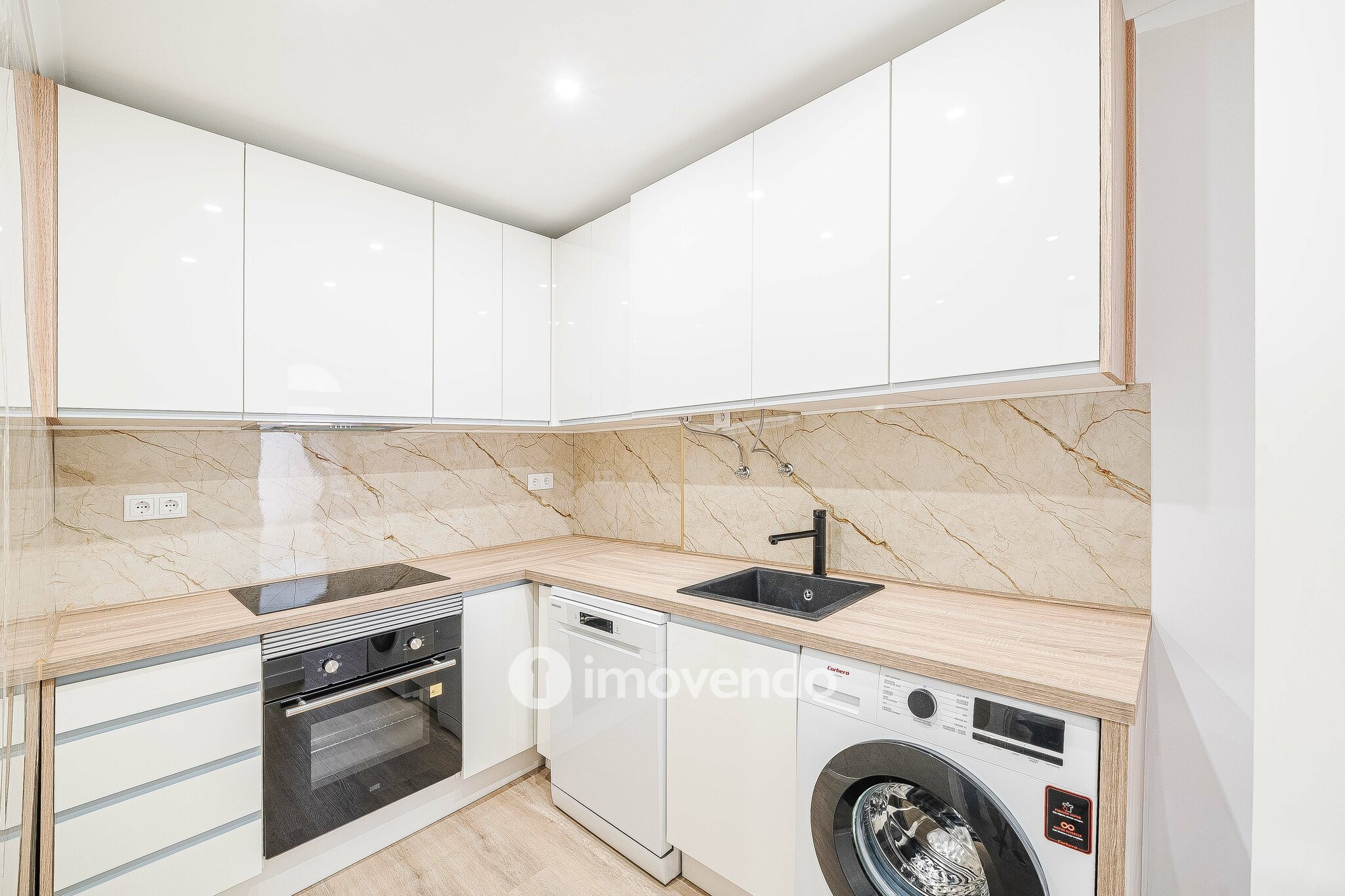 Apartamento T1 remodelado e com cozinha equipada, em Entrecampos