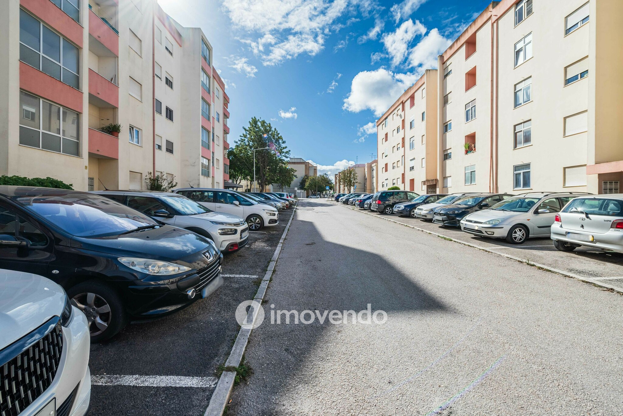 Apartamento T2 pronto a ocupar, com varanda, em Alverca