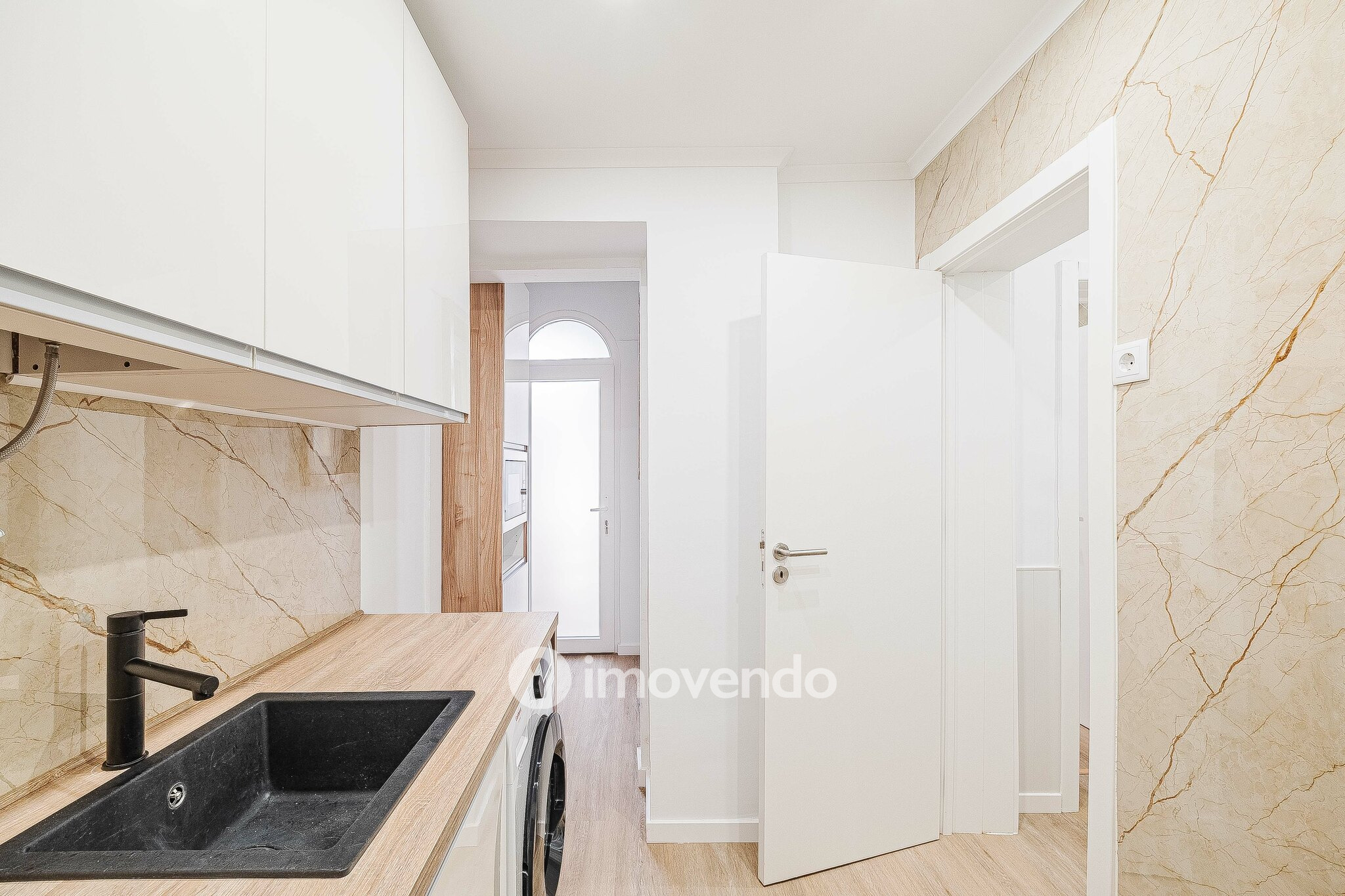 Apartamento T1 remodelado e com cozinha equipada, em Entrecampos