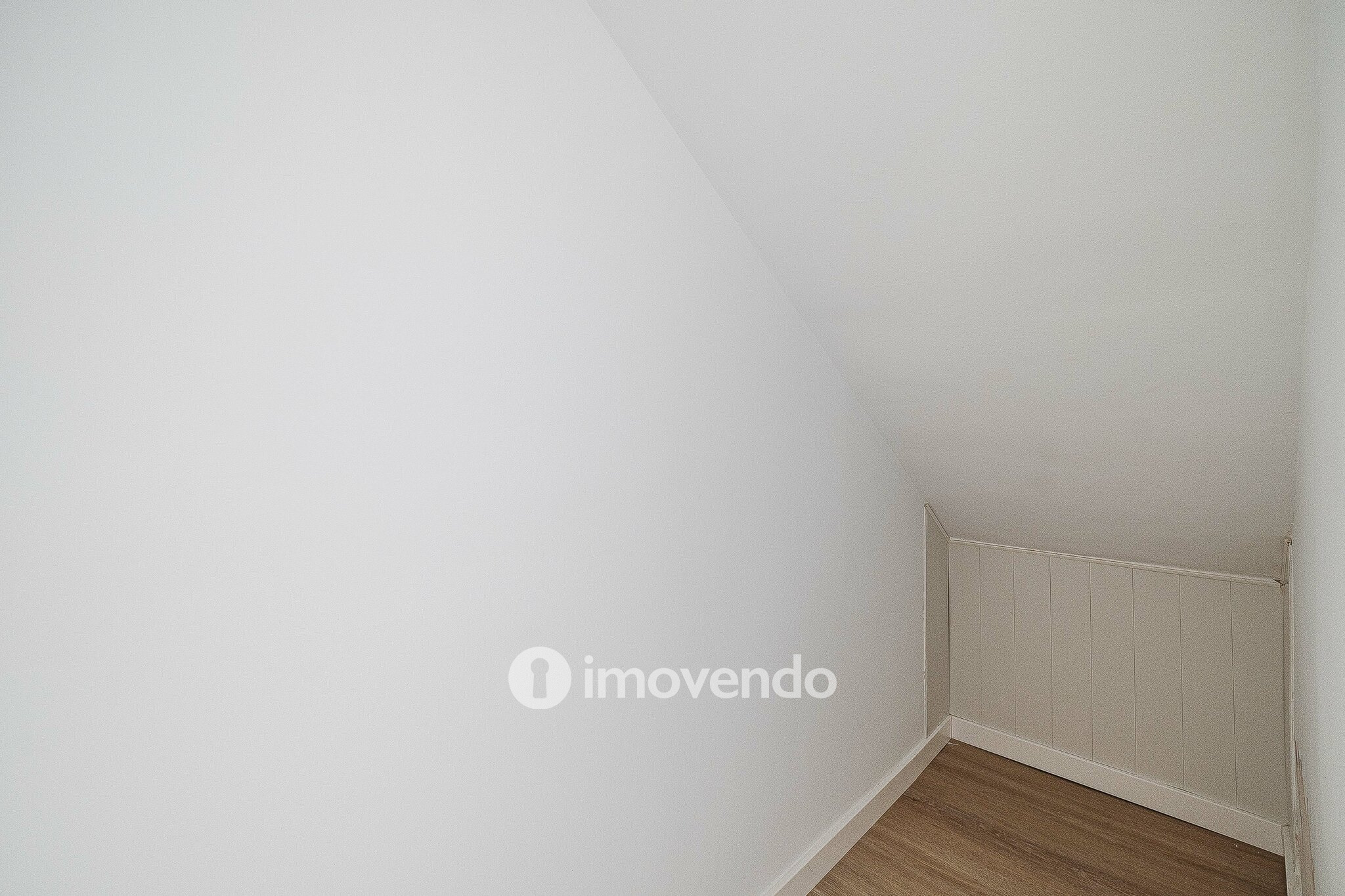 Apartamento T1 remodelado e com cozinha equipada, em Entrecampos