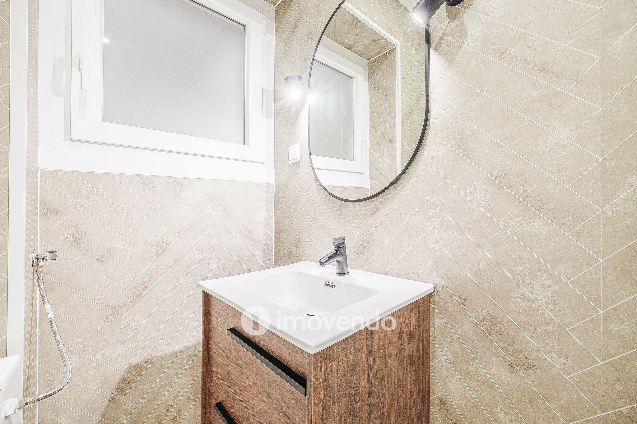 Apartamento T1 remodelado e com cozinha equipada, em Entrecampos