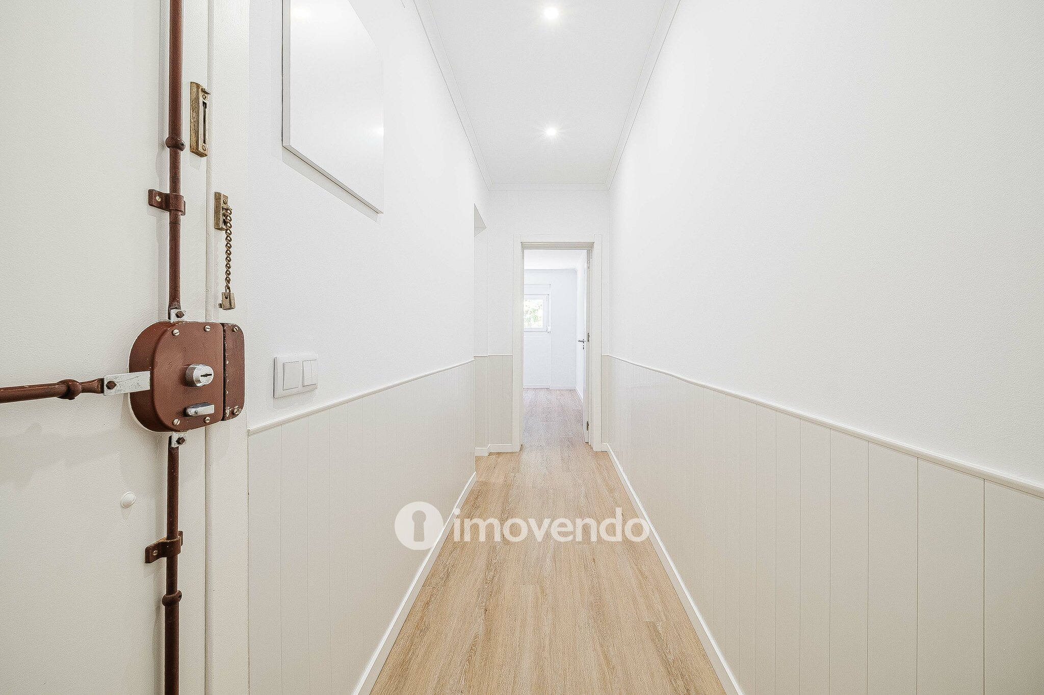 Apartamento T1 remodelado e com cozinha equipada, em Entrecampos