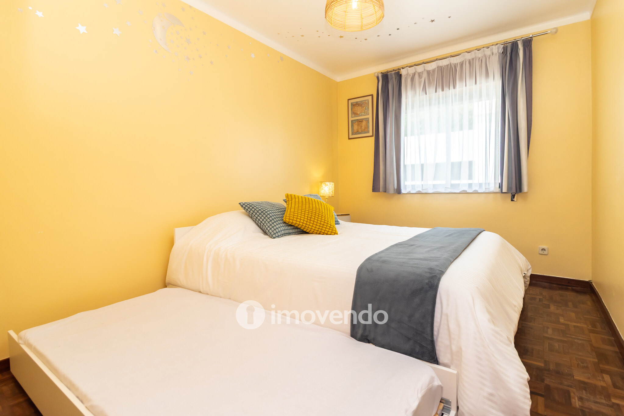 Apartamento T2 com áreas generosas e varanda, em Setúbal