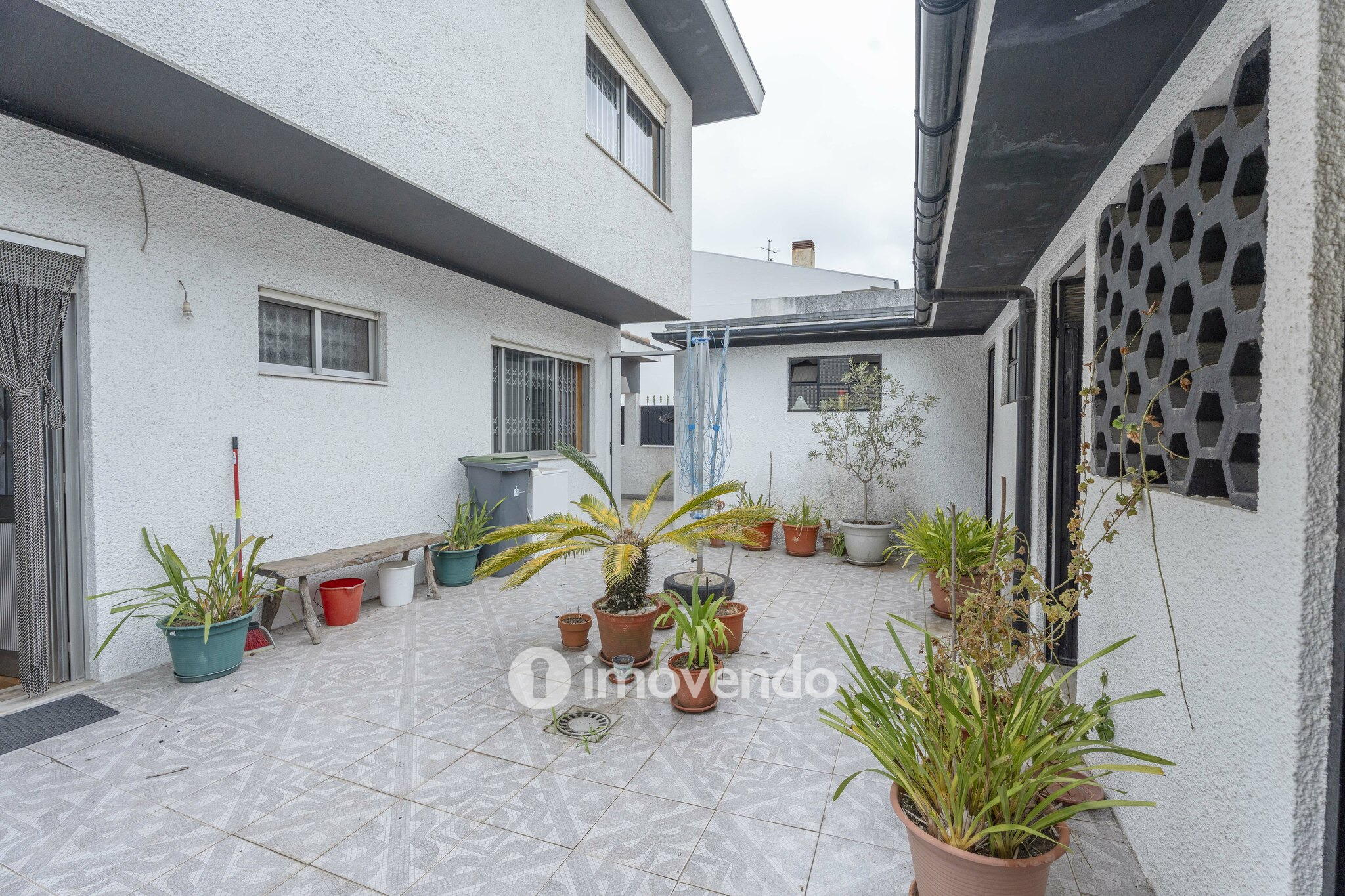 Moradia T4 com garagem, em Vila Nova da Telha, na Maia